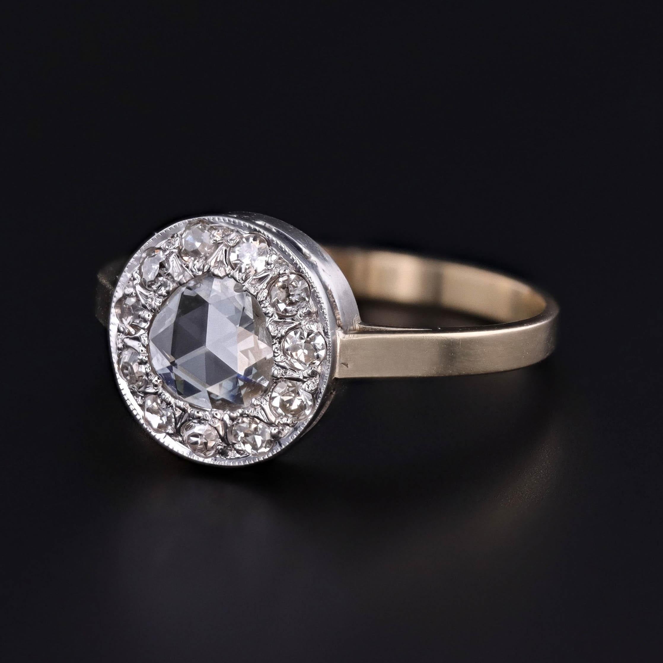 Dieser zweifarbige Ring ist eine anmutige Mischung aus Vintage-Eleganz und zeitgenössischer Handwerkskunst. Die Diamanten dieses Rings stammen von einem Paar Ohrringe aus der Zeit um 1920-1935.

Der obere Teil des Rings - ein natürlicher Diamant im