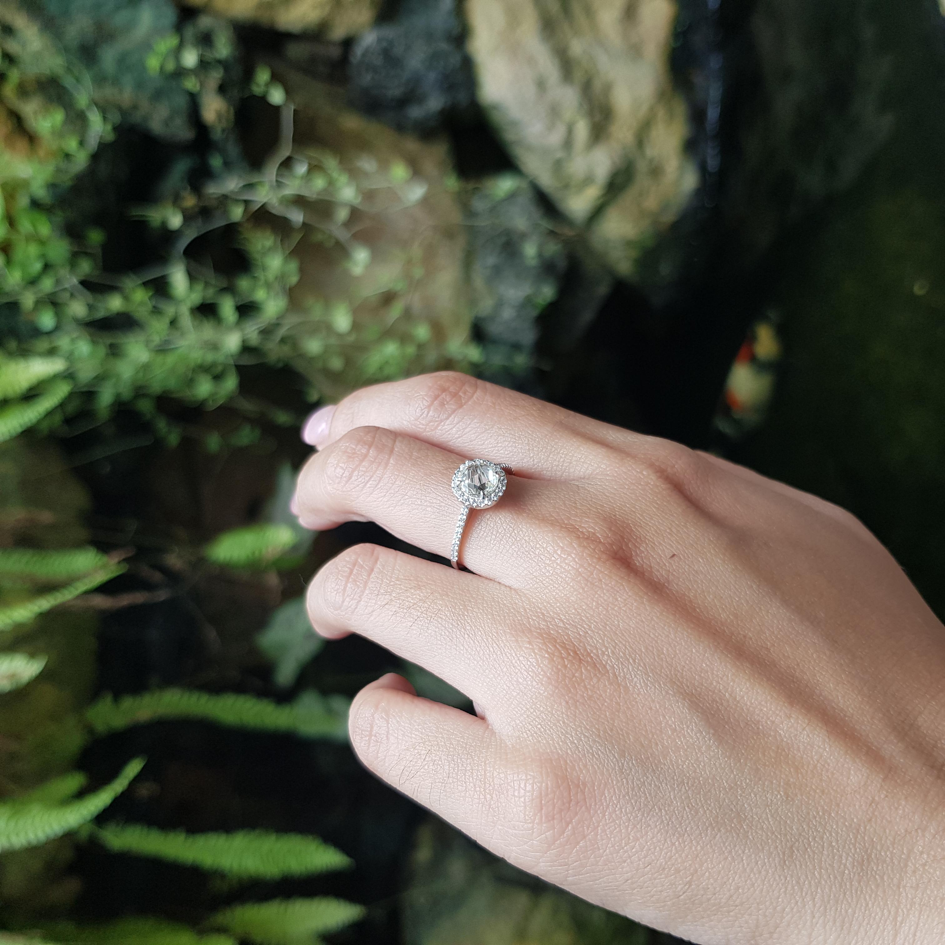 Taille vieille Europe Bague en or blanc 18 carats sertie de diamants taillés en rose en vente