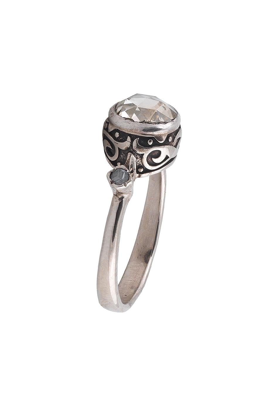 

A rose-cut diamond single-stone ring
The rose-cut diamond in closed back setting to openwork gallery and decorated hoop 
Size 7


Follow on instagram @bernardoantichita