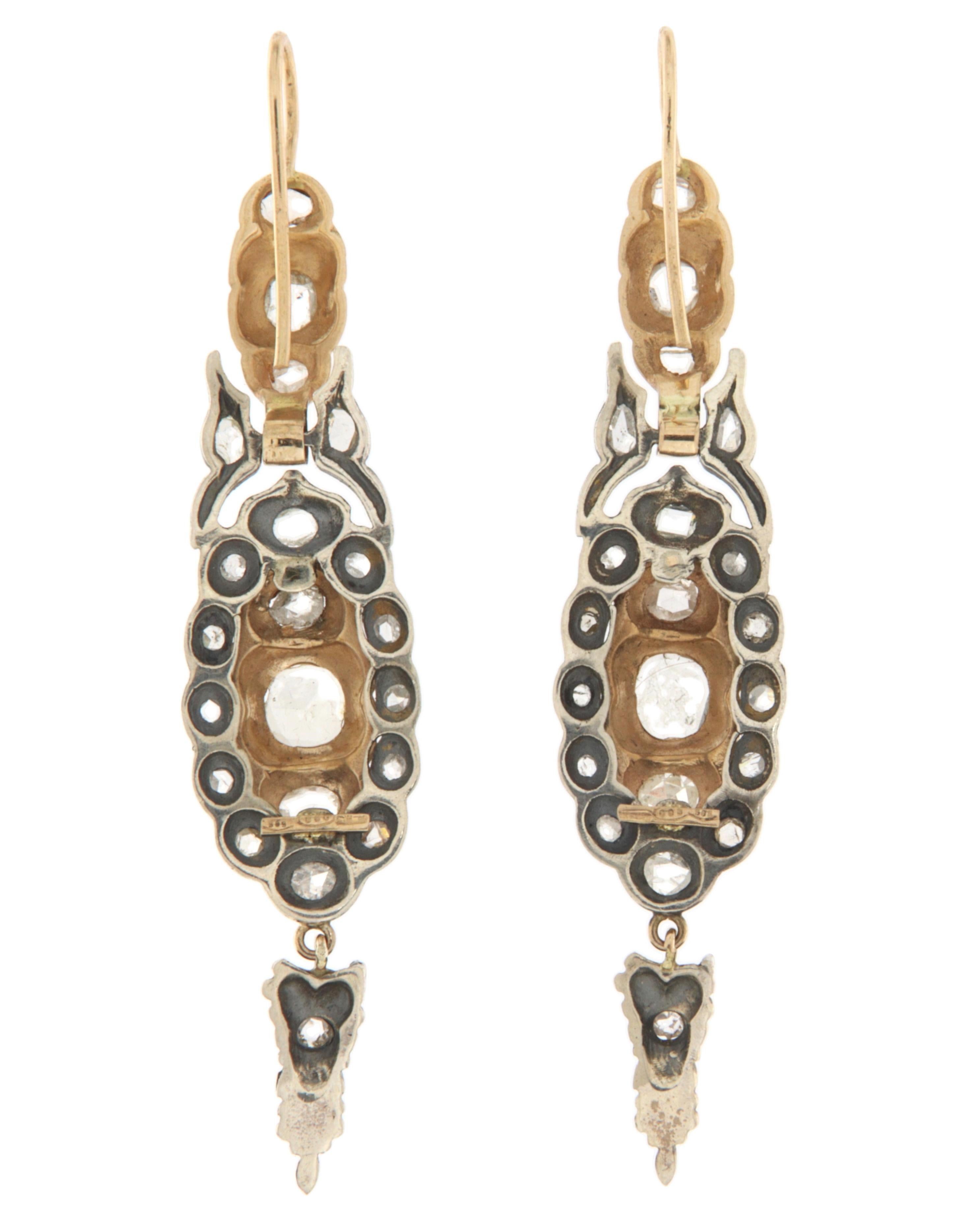 Taille rose Boucles d'oreilles pendantes en or jaune 14 carats et diamants taillés en rose en vente