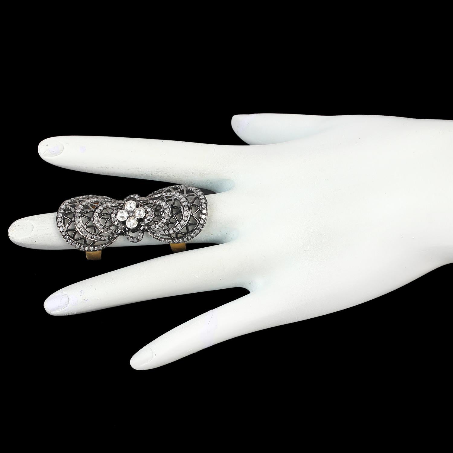 Taille mixte Bague en forme de nœud papillon ornée de diamants taille rose sertis en pavé en vente