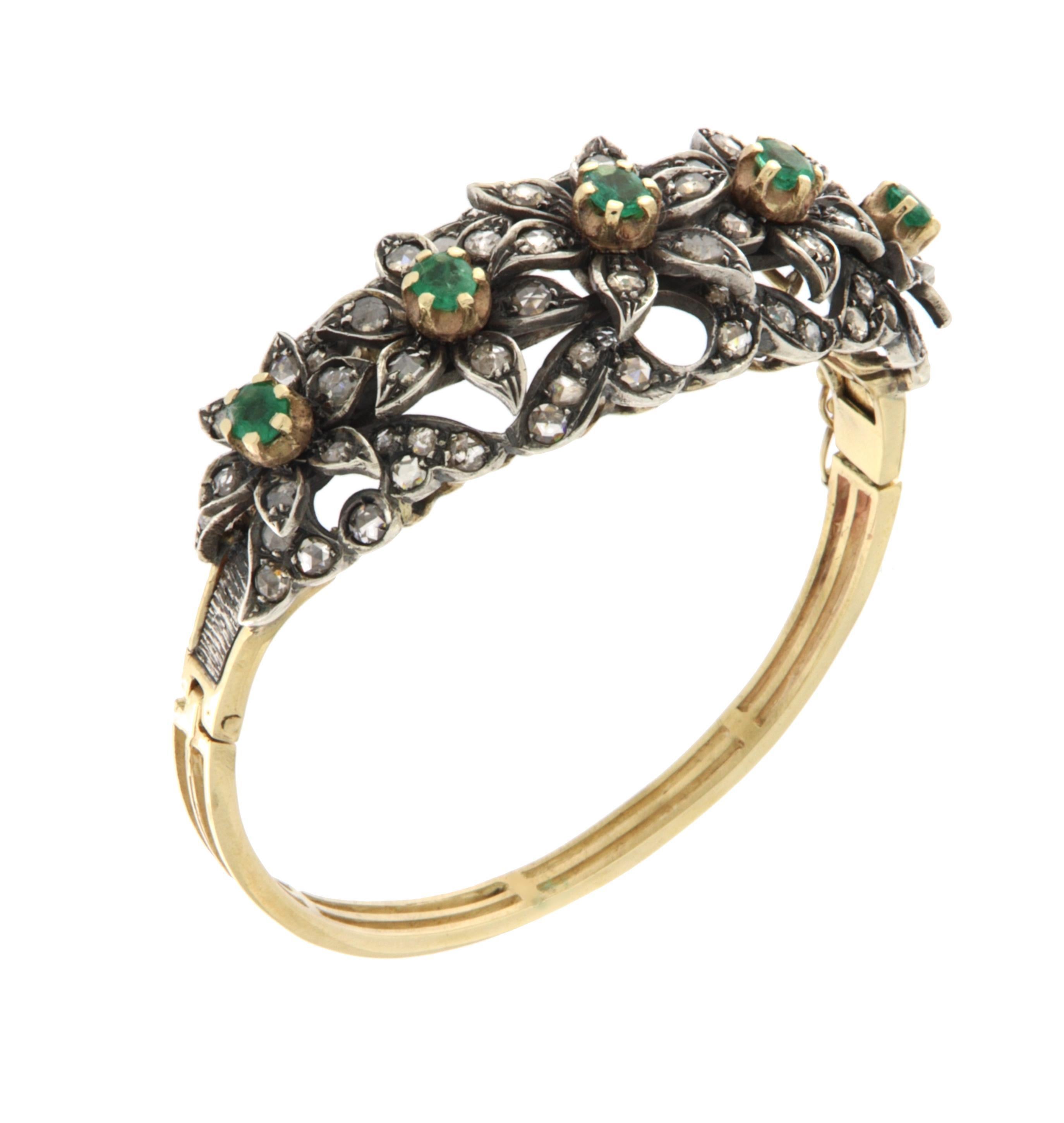 Rétro Bracelet Clamper en or jaune 9 carats, diamants taille rose et émeraudes en vente