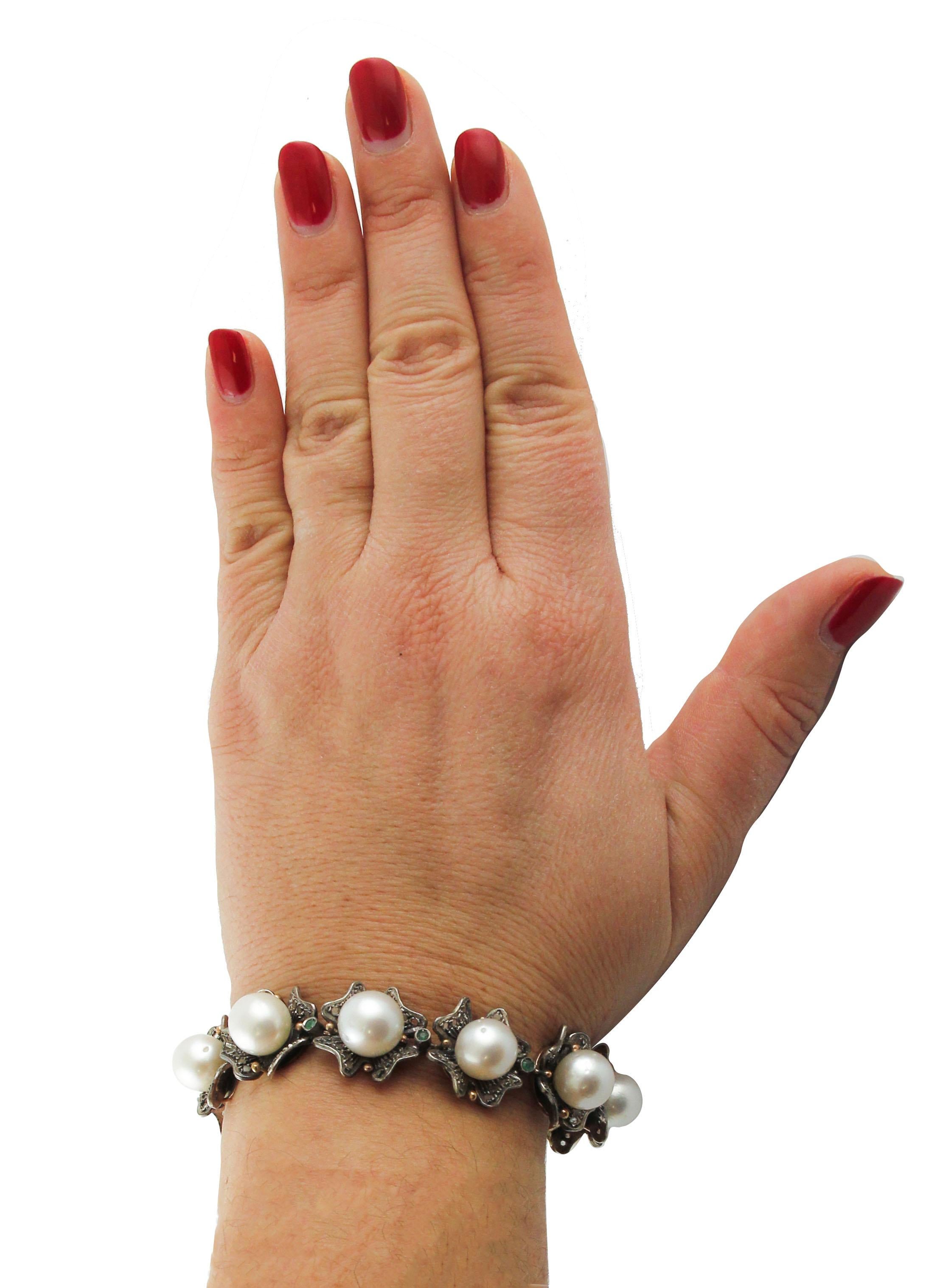 Armband aus Roségold und Silber mit Diamanten, Smaragden, Smaragden und australischen weißen Perlen im Rosenschliff im Zustand „Hervorragend“ im Angebot in Marcianise, Marcianise (CE)