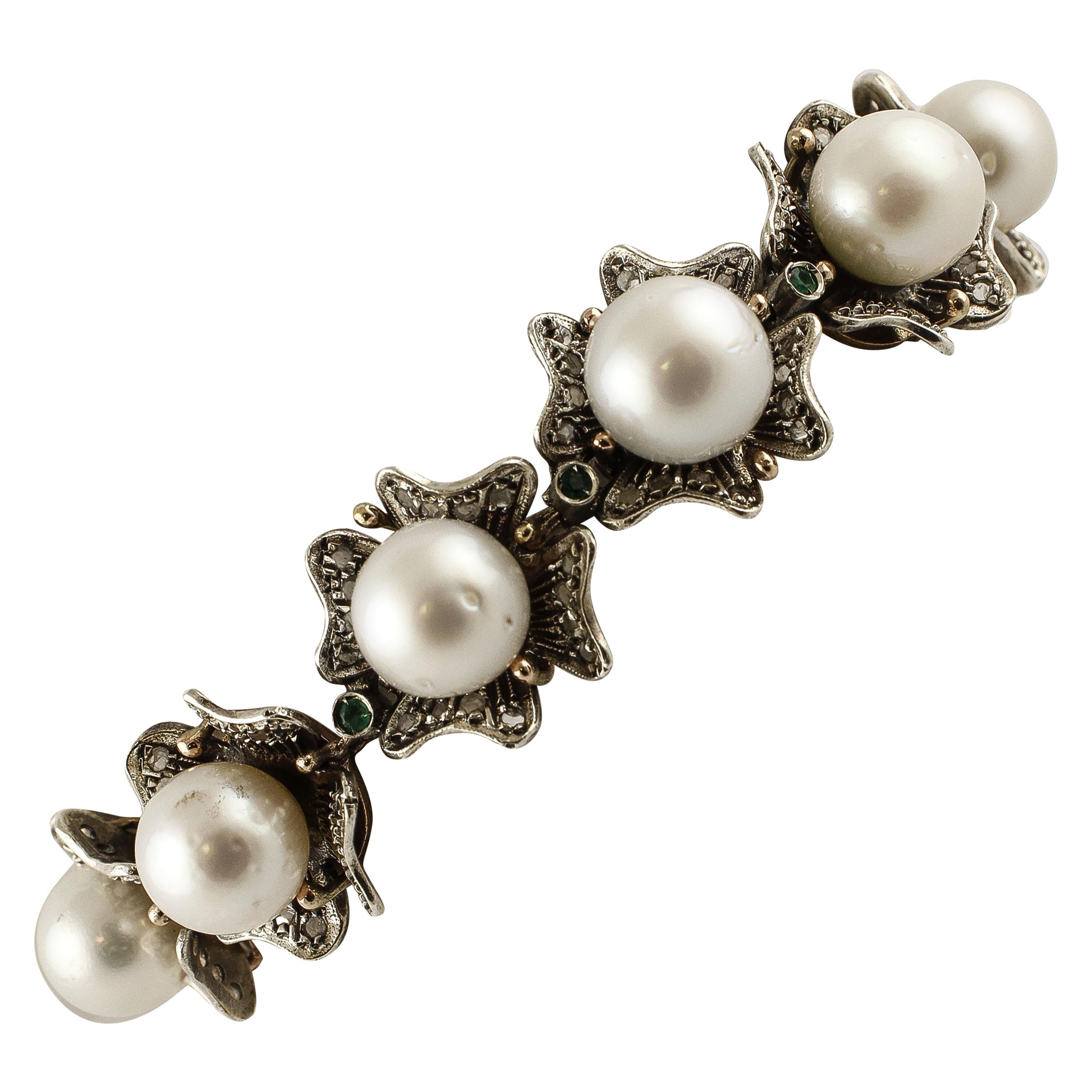 Armband aus Roségold und Silber mit Diamanten, Smaragden, Smaragden und australischen weißen Perlen im Rosenschliff im Angebot