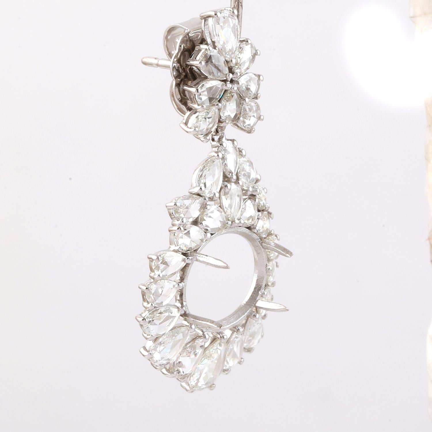 Contemporain Boucles d'oreilles pendantes en or blanc 18 carats, diamants taillés en rose et rubis en vente