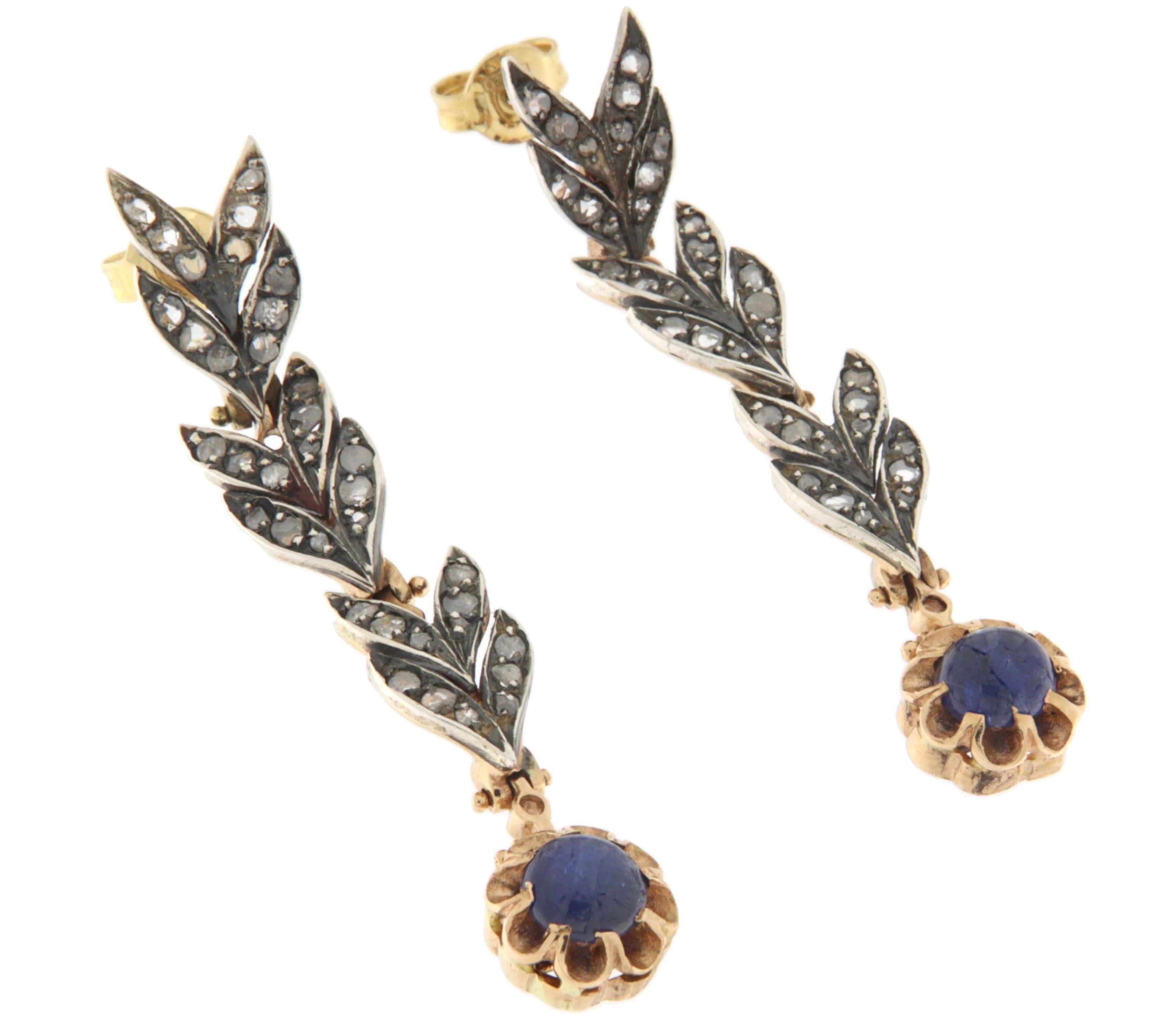 Artisan Boucles d'oreilles pendantes en or jaune 14 carats avec diamants taillés en rose et saphirs en vente