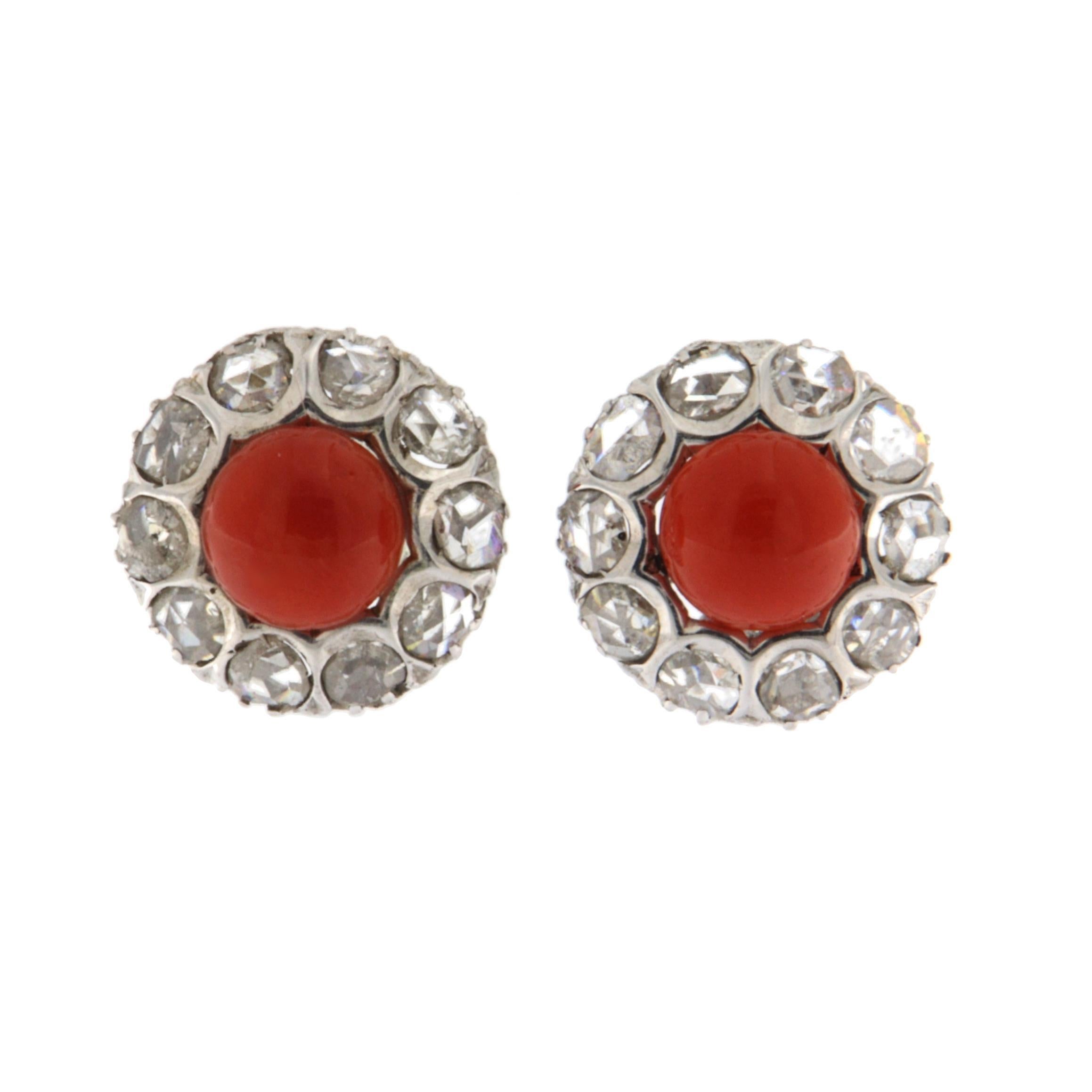 Pendientes de oro blanco de 14 kt con diamantes talla rosa y coral sardo en Nuevo estado para la venta en Marcianise, IT