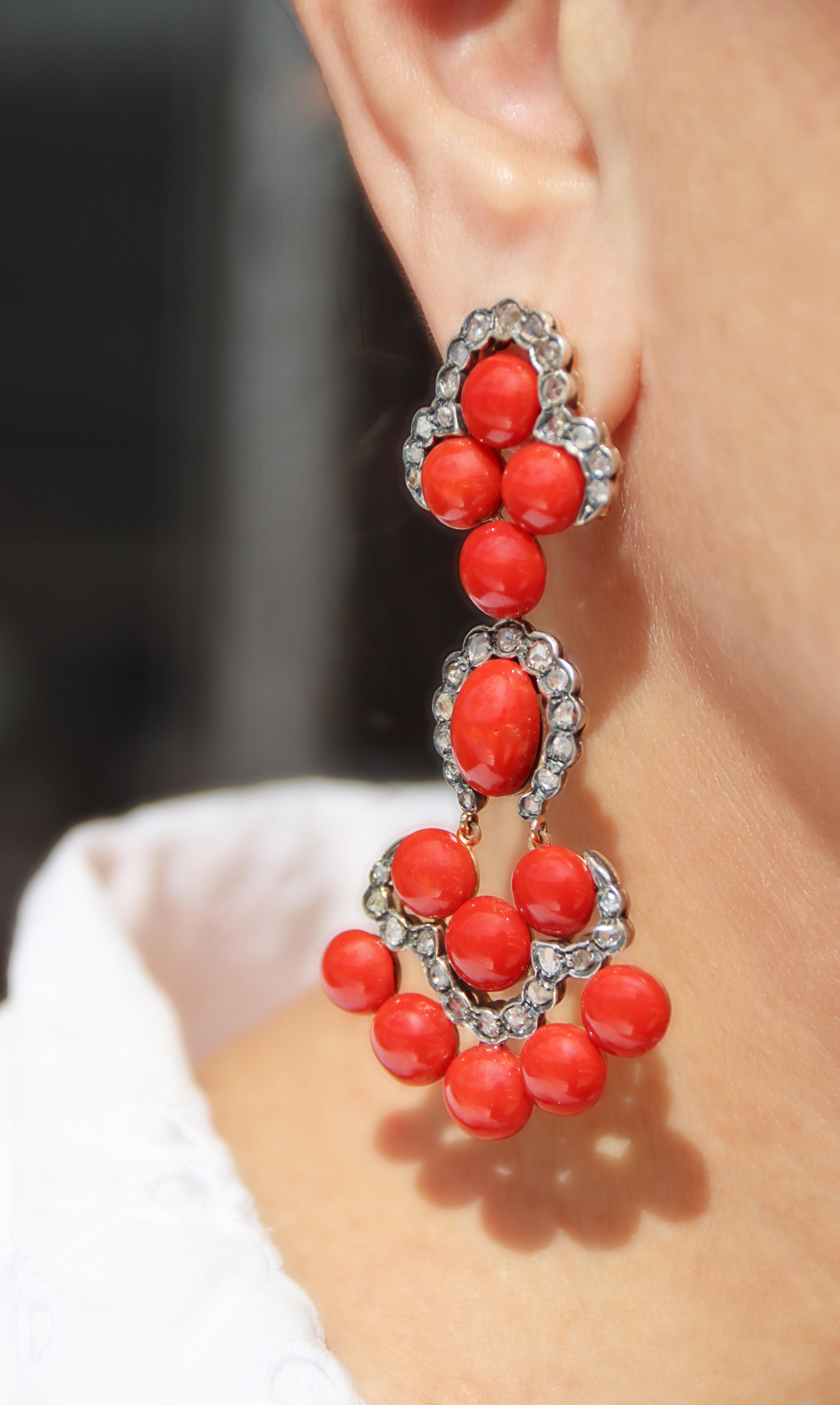 Boucles d'oreilles pendantes en or jaune 14 ct et corail de Sardaigne serties de diamants taillés en rose en vente 2