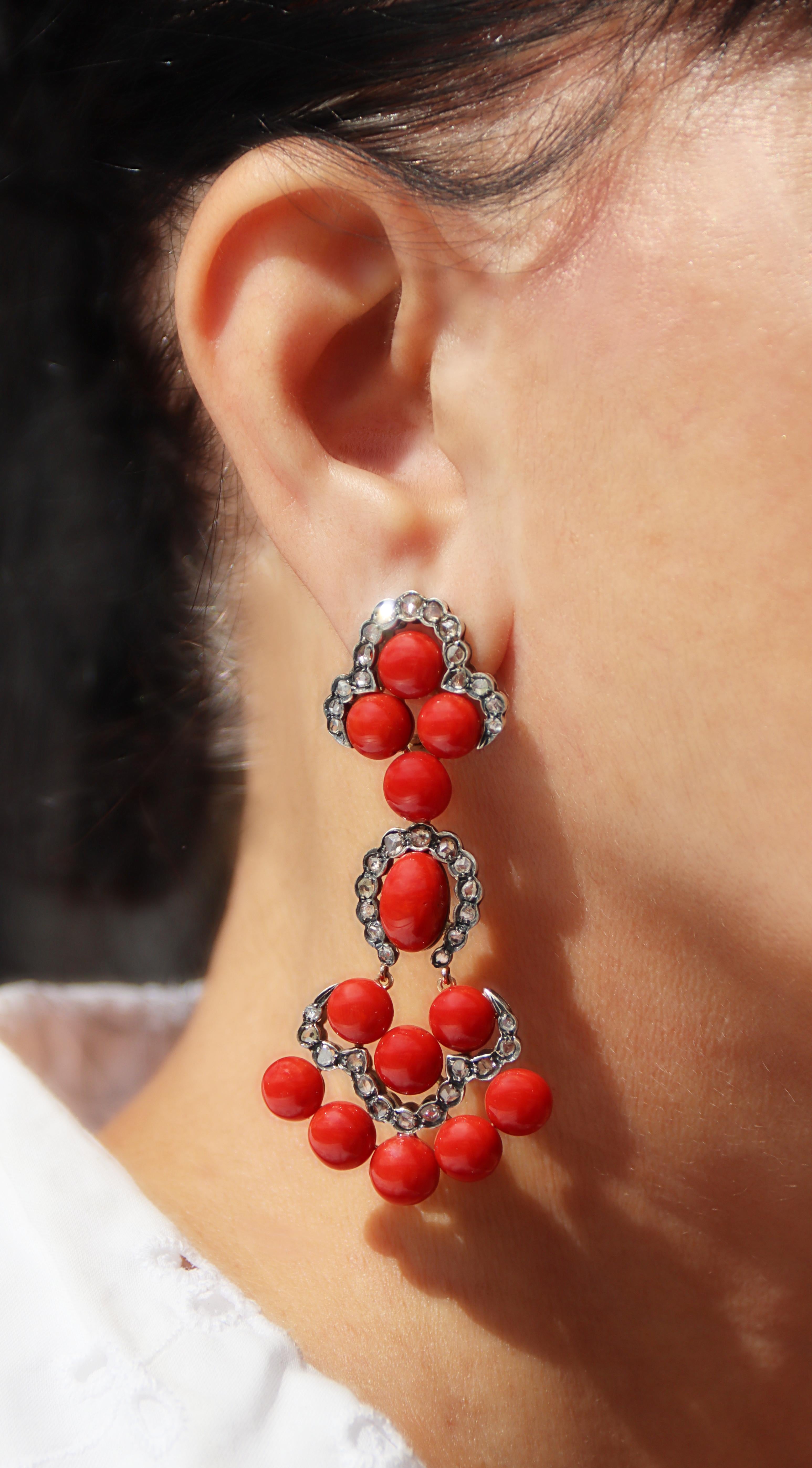 Boucles d'oreilles pendantes en or jaune 14 ct et corail de Sardaigne serties de diamants taillés en rose en vente 3