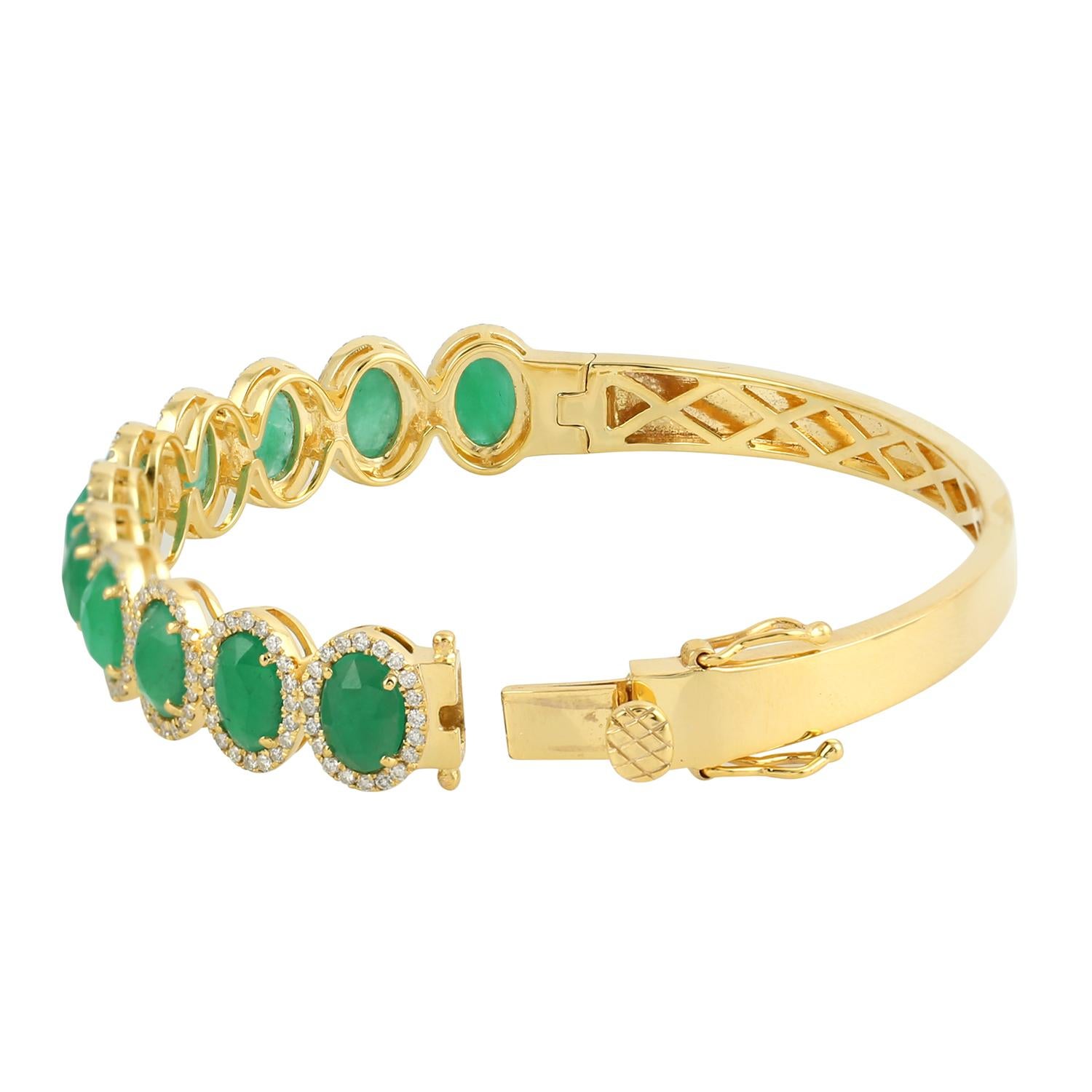 Mixed Cut Rose Cut Oval Emerald Tennis bracelet Made in 14k Gold For Sale