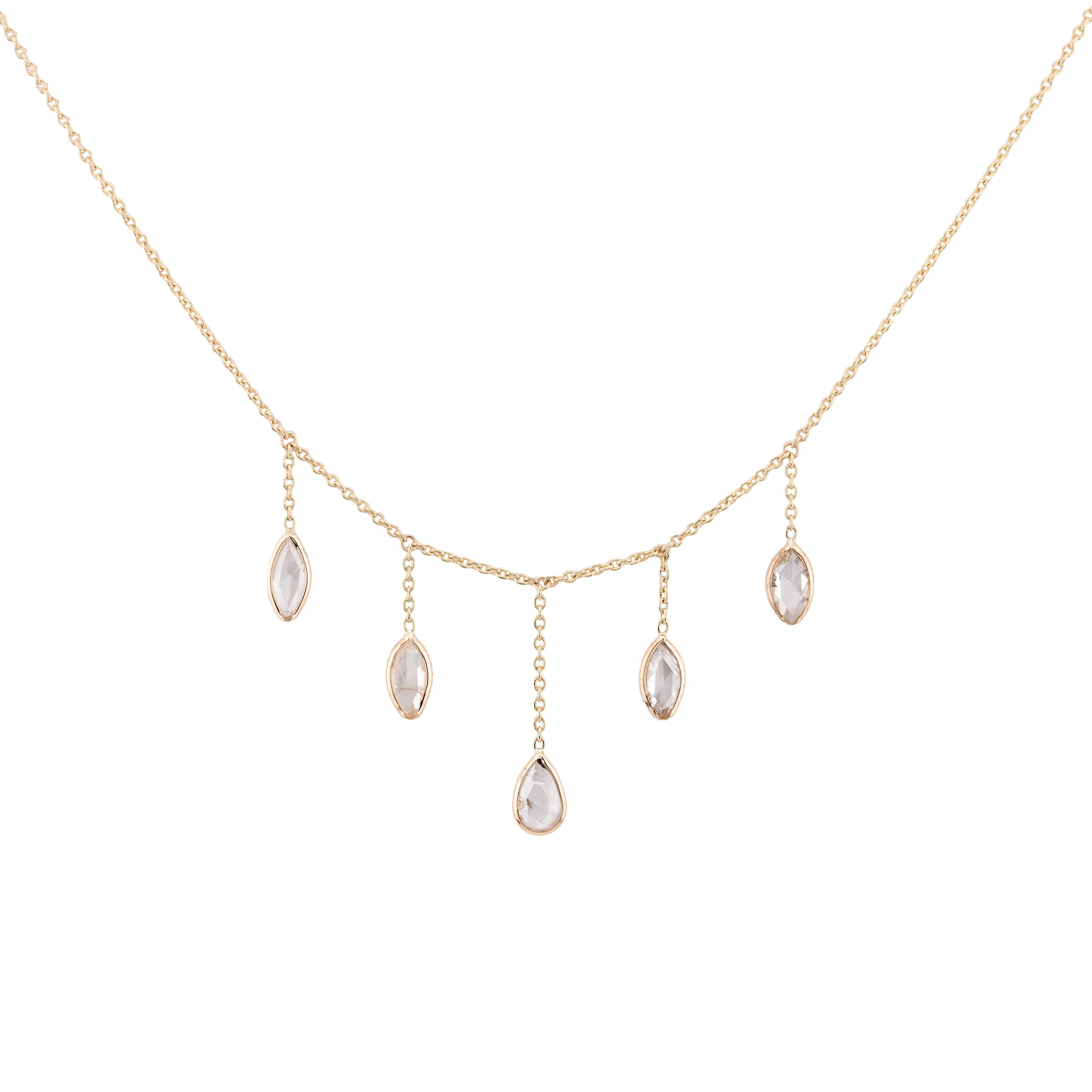 Aston Estate Jewelry présente :

Collier romantique composé d'une série de gouttes de diamants en forme de poire et de marquise. Au centre, un diamant poire de 0,90 carat de taille rose. Encadré par quatre diamants taille rose de forme marquise de