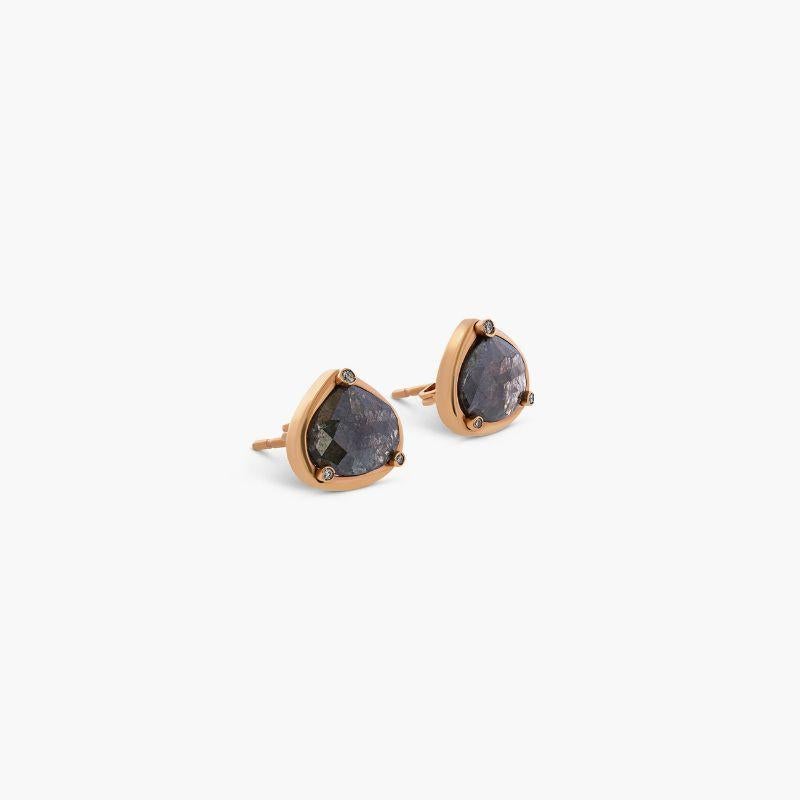 Rose cut pear stud earrings in 18K rose gold and grey diamonds

Each of these spectacular pear rose-cut diamond stud earrings features an exquisite natural coloured grey diamond (total 3.86cts). These diamonds employ a luxurious 18k rose gold