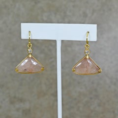 Orecchini pendenti con zaffiro rosa e diamante in oro 18 carati