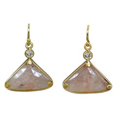 Pendants d'oreilles en or 18 carats avec saphir rose taillé en rose et diamants