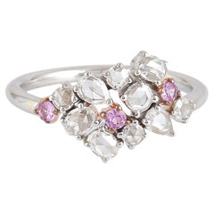 Anillo de zafiro rosa talla rosa y diamantes en oro blanco de 18k