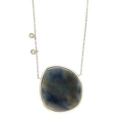 Halskette aus 14 Karat Weißgold mit Rosenschliff und geschliffenem 29 Karat blauem Saphir 0,46 Karat Diamanten