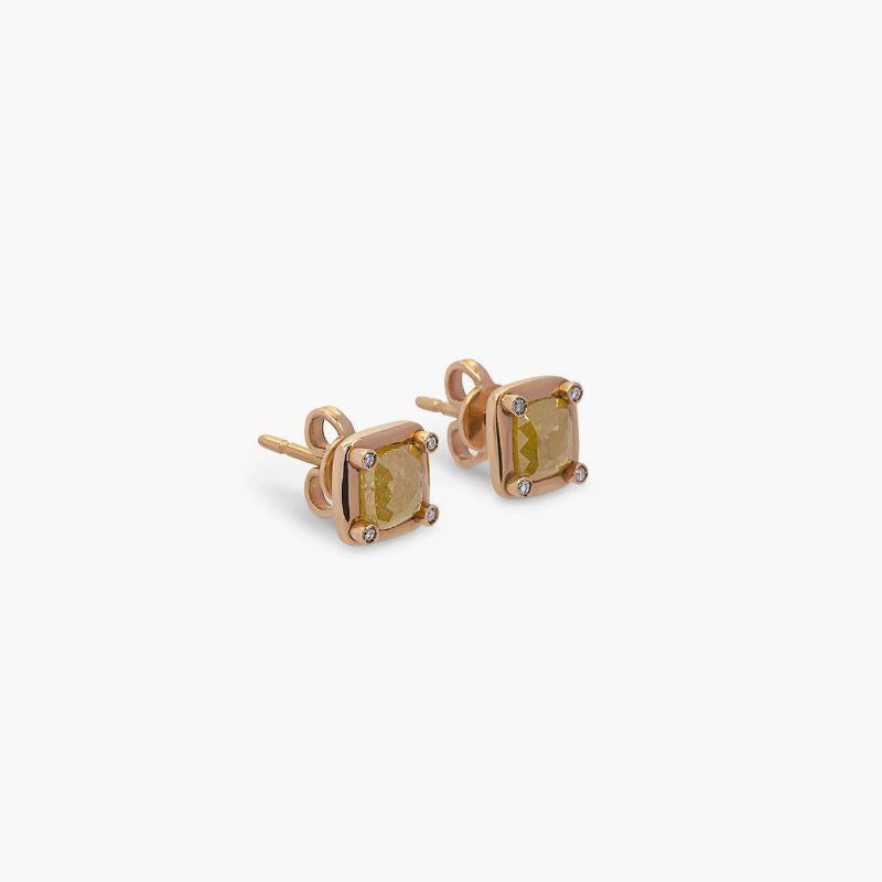 Rose cut square stud earrings in 18K rose gold and yellow diamonds

Each of these spectacular square rose-cut diamond stud earrings features an exquisite natural coloured yellow diamond (total 1.37cts). These diamonds employ a luxurious 18k rose