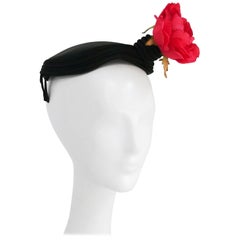 Chapeau orné de roses, années 1950