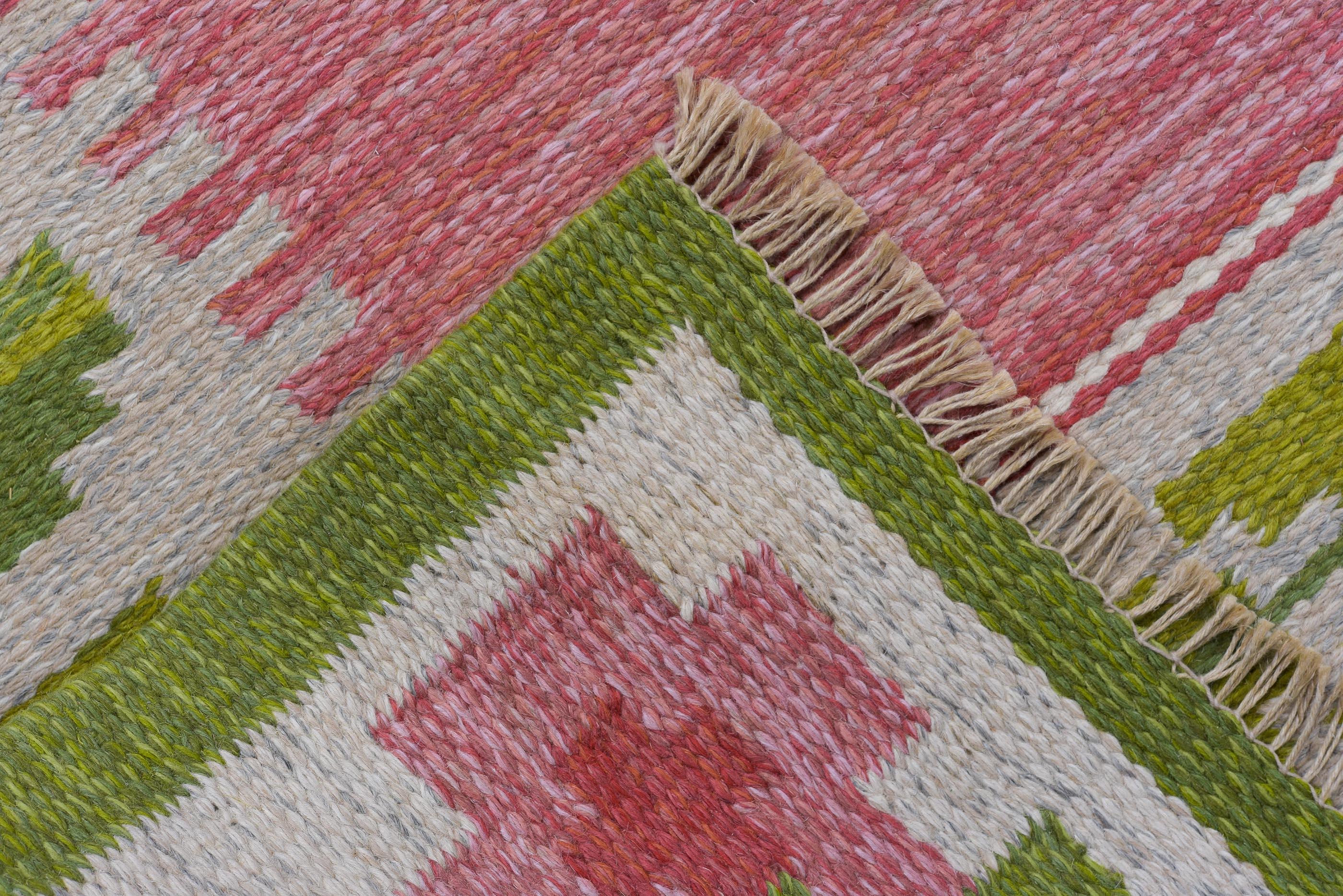 Rose Garden Kilim In Good Condition For Sale In New York, NY