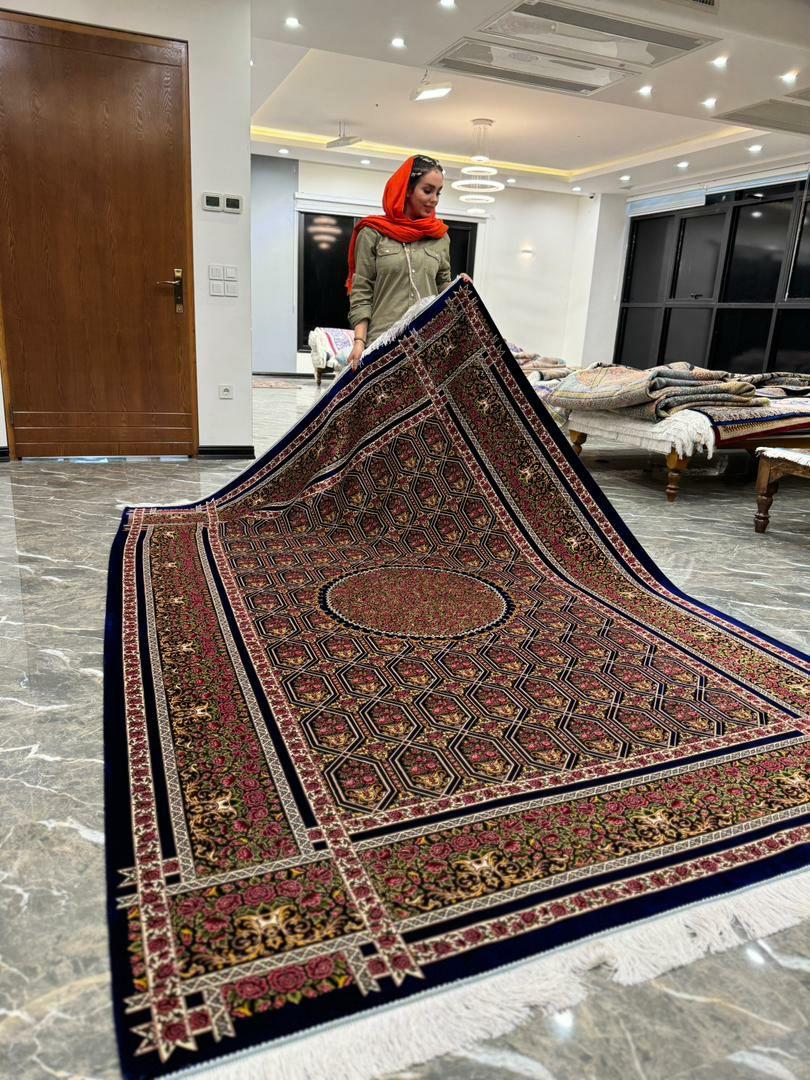 XXI secolo e contemporaneo Tappeto Rose Garden in pura seta persiana, artigianato iraniano, 0049 in vendita