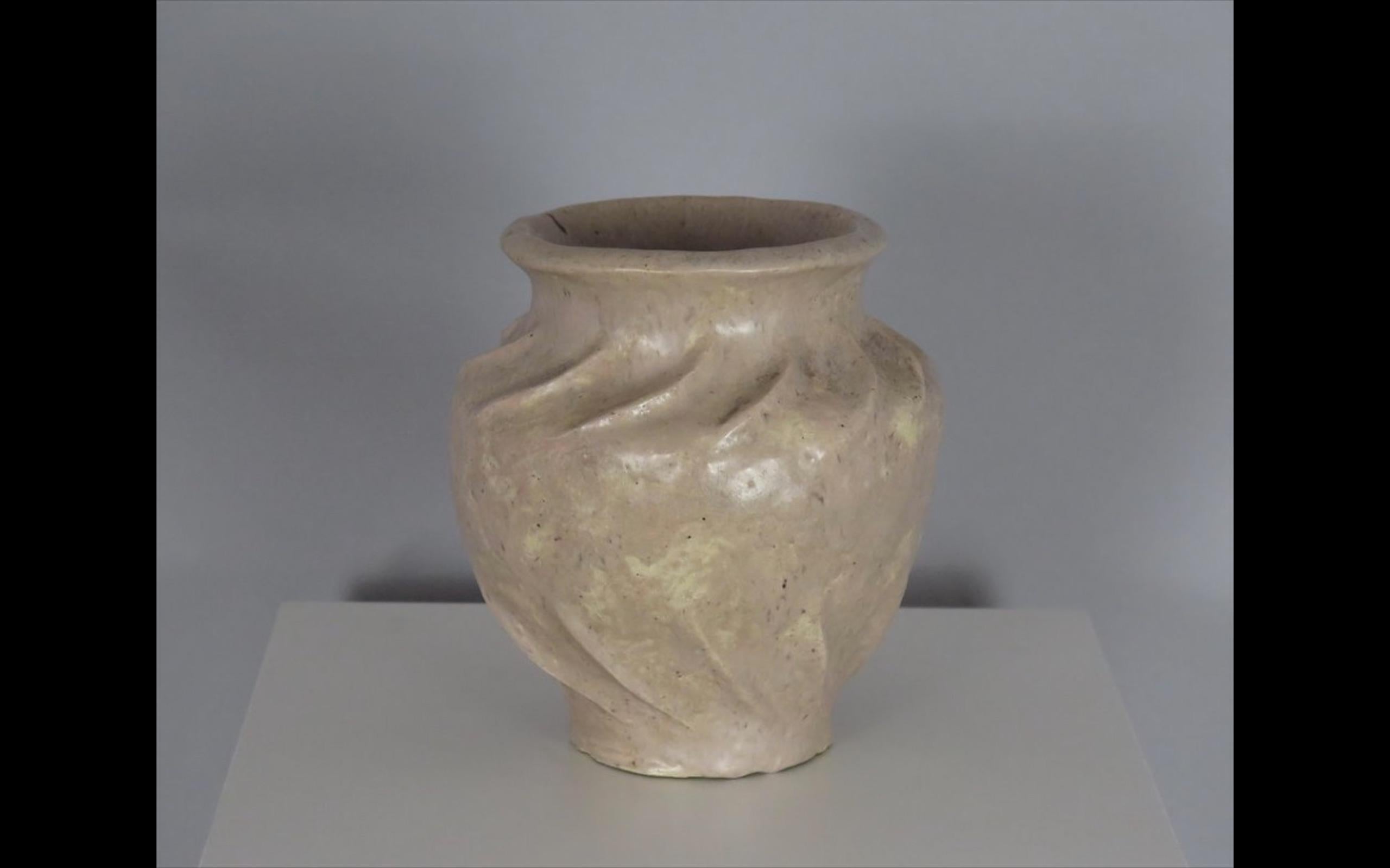 Metà XX secolo Vaso in ceramica smaltata rosa, Francia in vendita