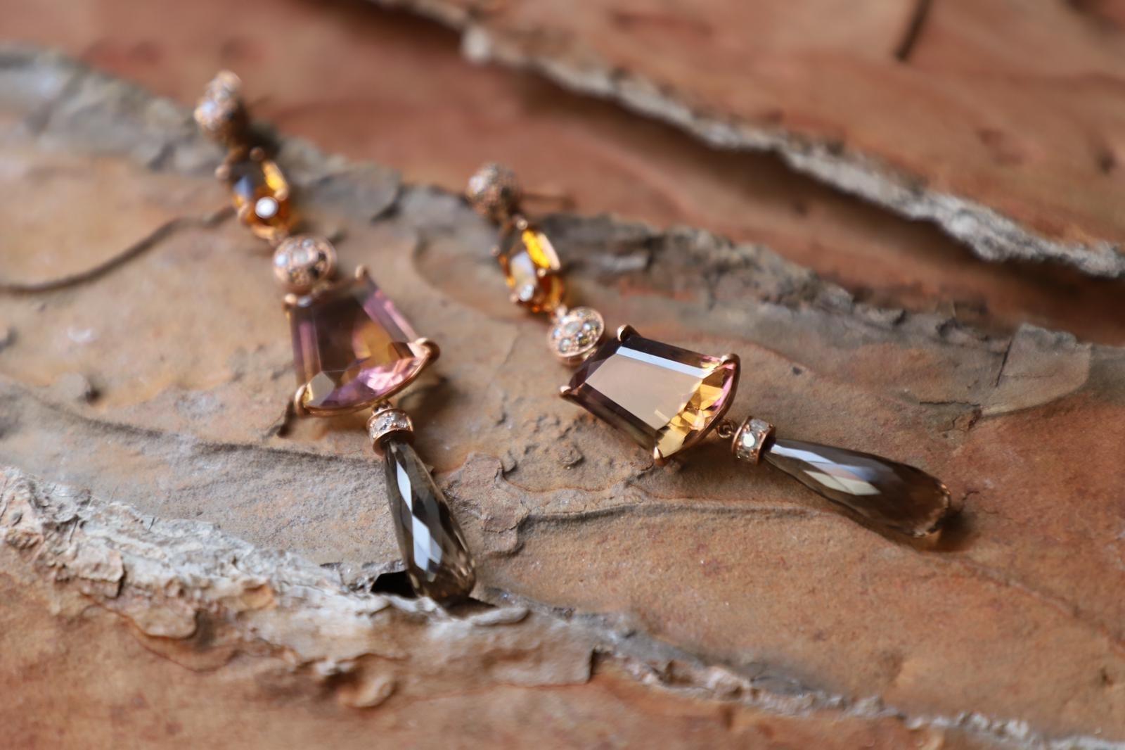 Pendants d'oreilles uniques en leur genre en or brossé, diamants 0,70 carats, ametrine et citrine Pour femmes en vente