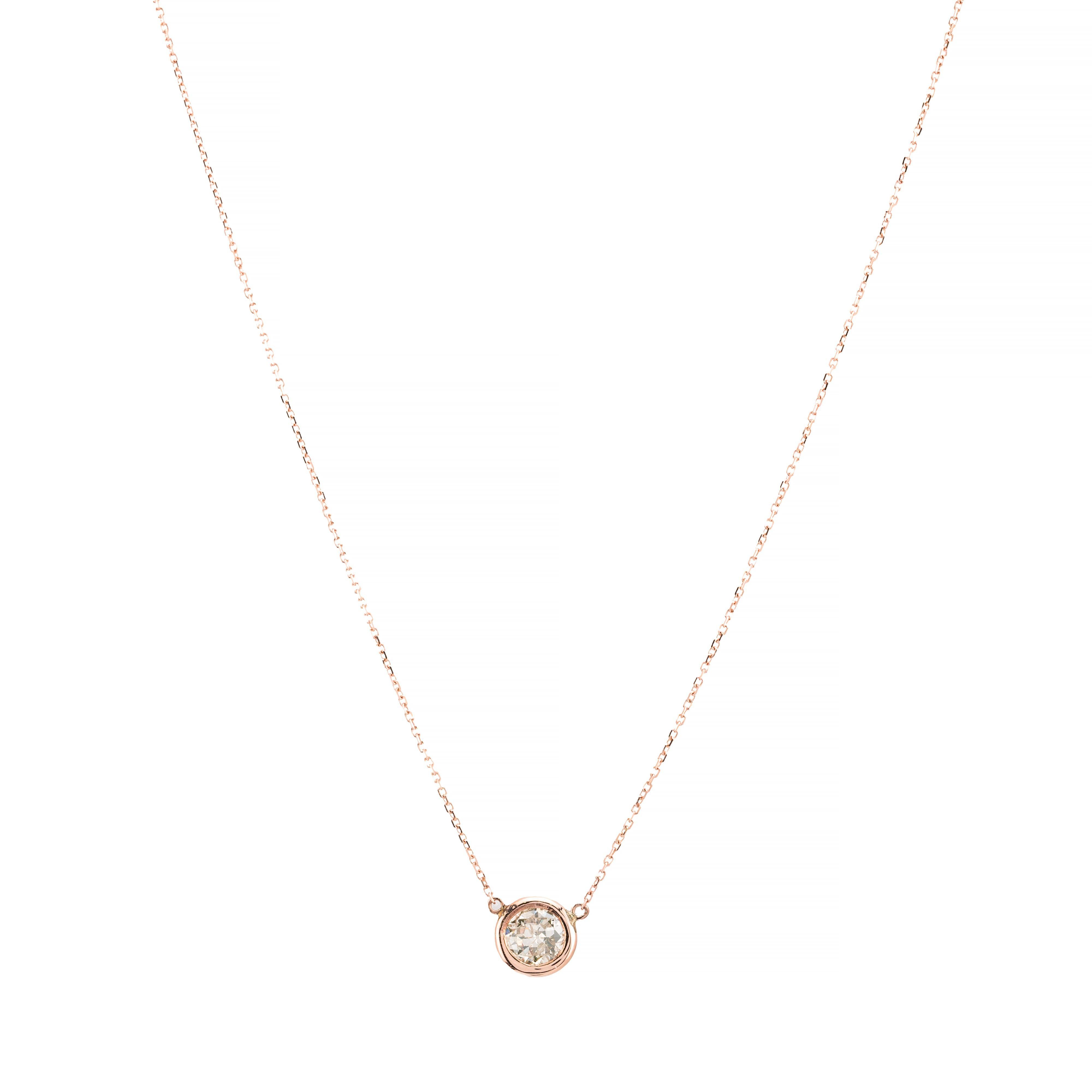 Aston Estate Jewelry presenta:

Una delicata collana a catena in oro rosa 14K con un diamante taglio europeo. Il diamante è elegantemente incastonato in un castone, offrendo un fascino sottile ma sofisticato.

Il diamante a taglio europeo pesa 0,8