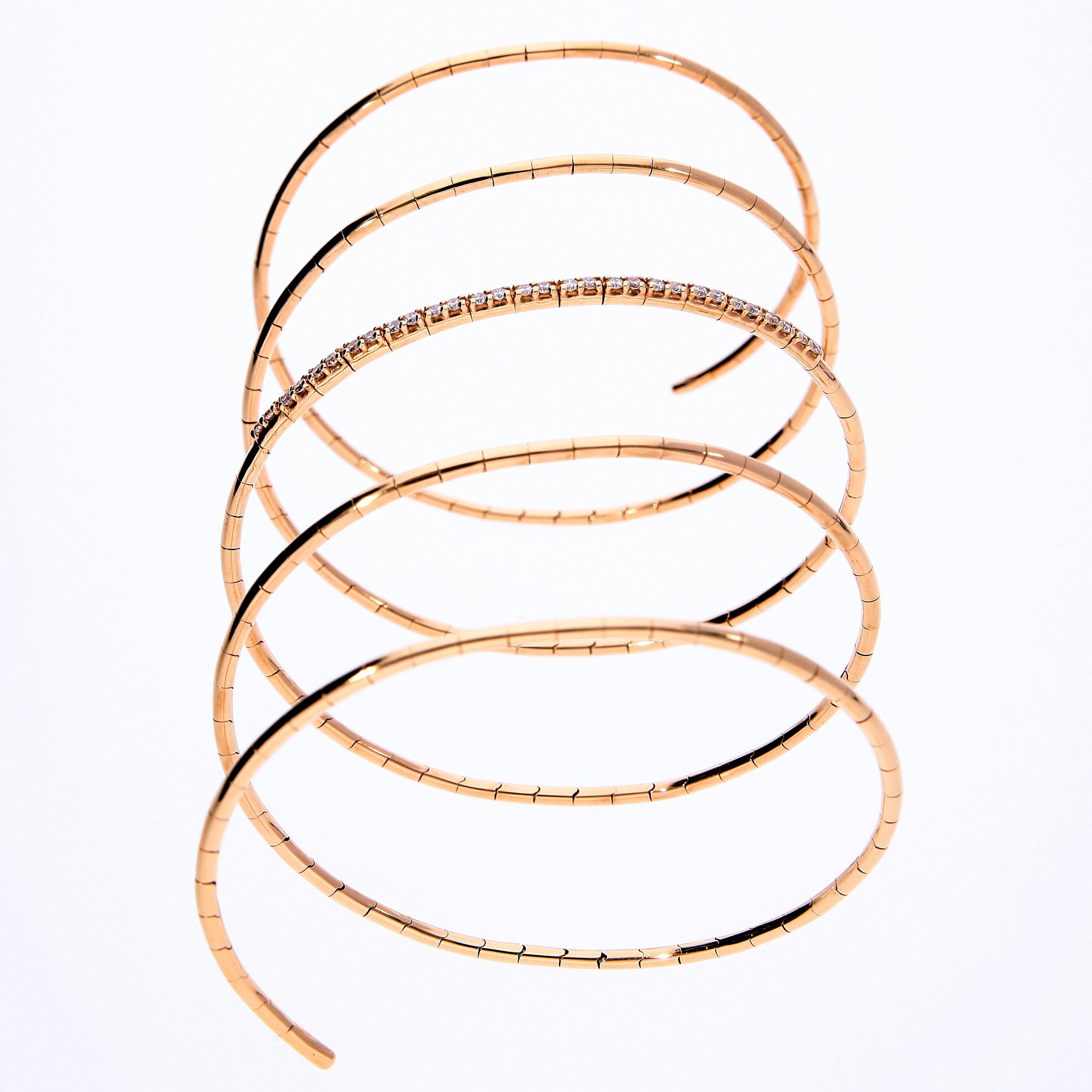 Spiral elastic bracelet, in 18 Kt rose gold with five rows, one of which with a row of diamonds.
Total Diamonds Weight: ct. 0.54
Total Weight of 18 Kt Gold: 23.7 grams
THE MANUFACTURE IS MADE IN ITALY

•THE JEWEL IS IN 18 KT GOLD

•EACH ITEM IS SOLD