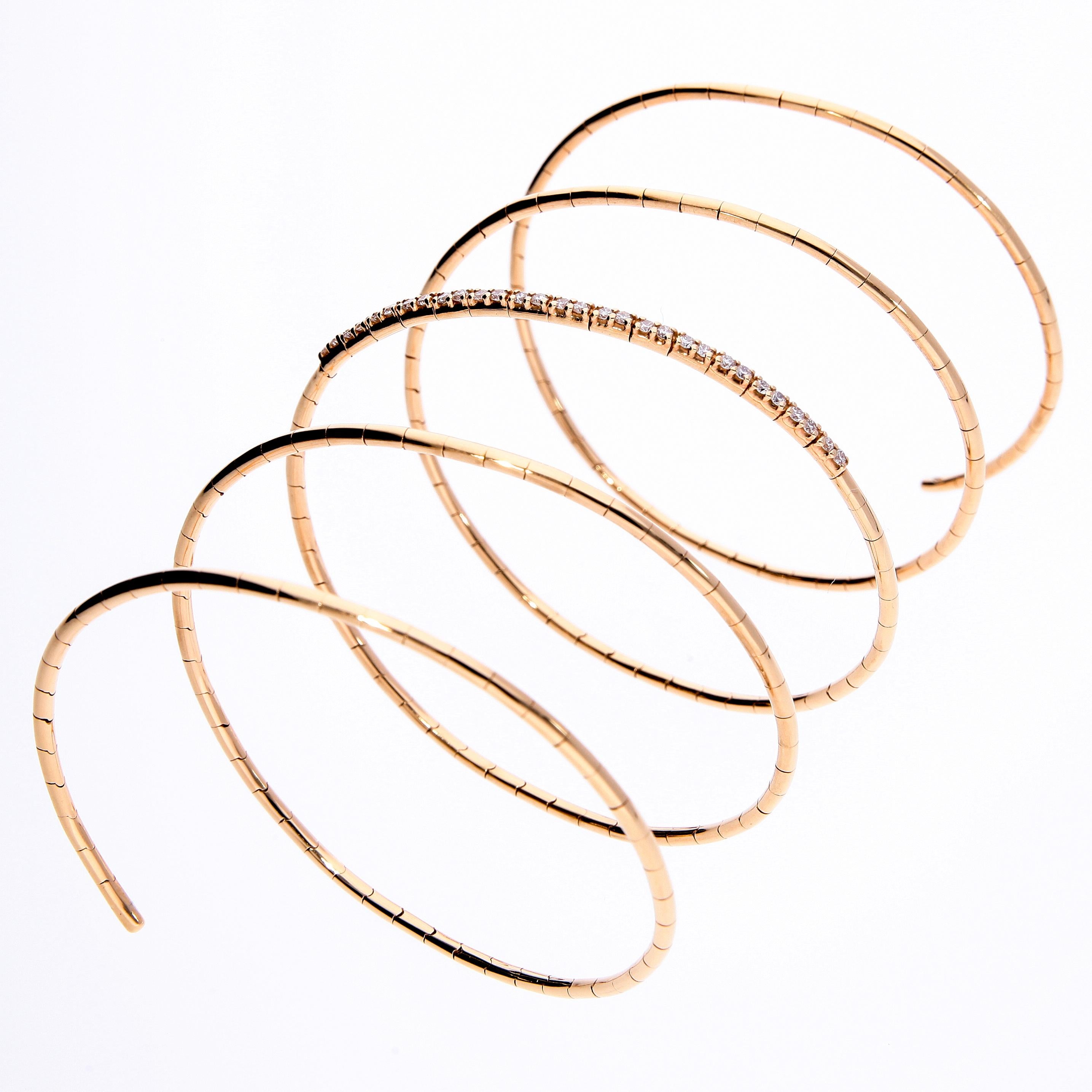 Contemporain Bracelet en spirale élastique en or rose 18 carats avec 0,54 carat de diamants, fabriqué en Italie en vente