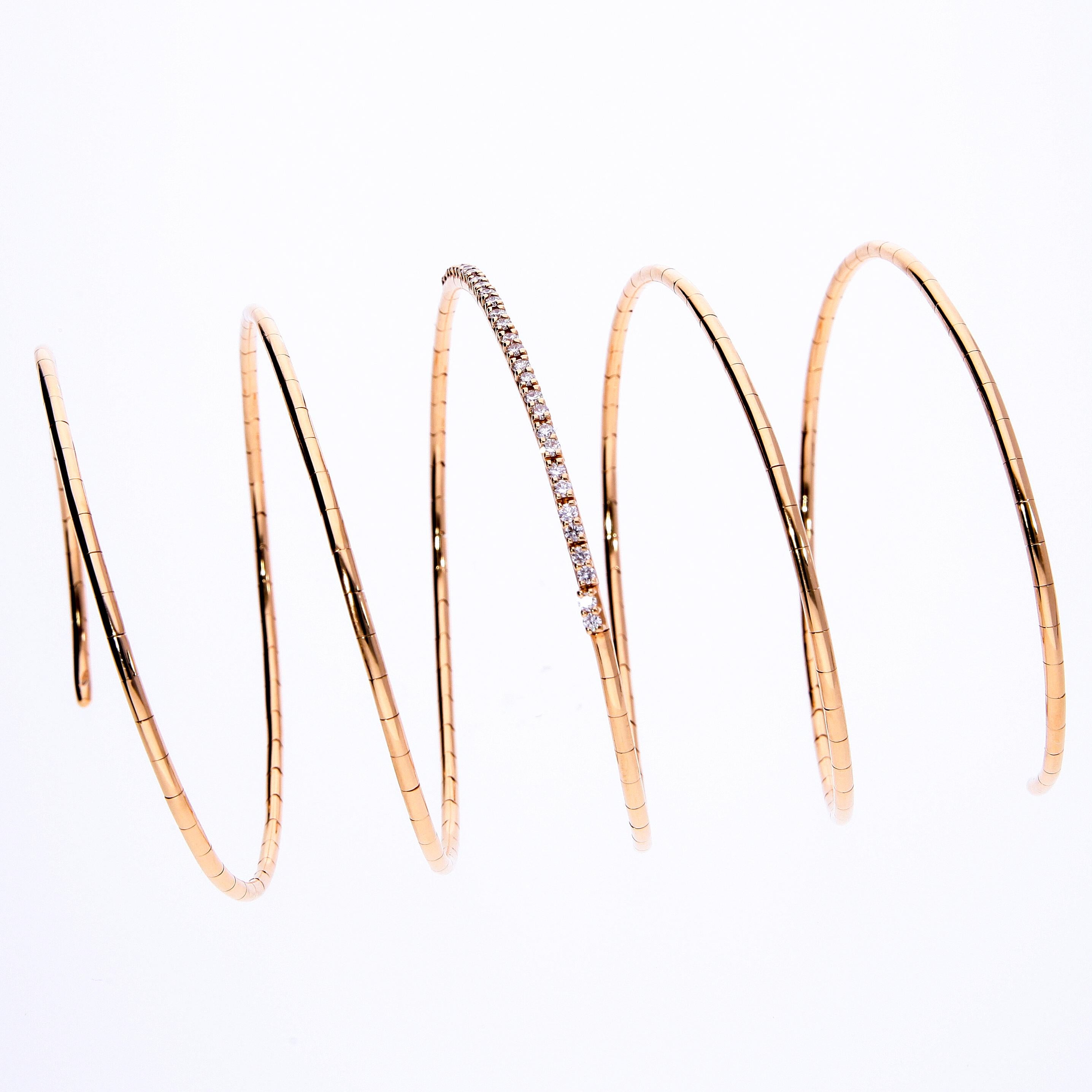 Bracelet en spirale élastique en or rose 18 carats avec 0,54 carat de diamants, fabriqué en Italie Pour femmes en vente