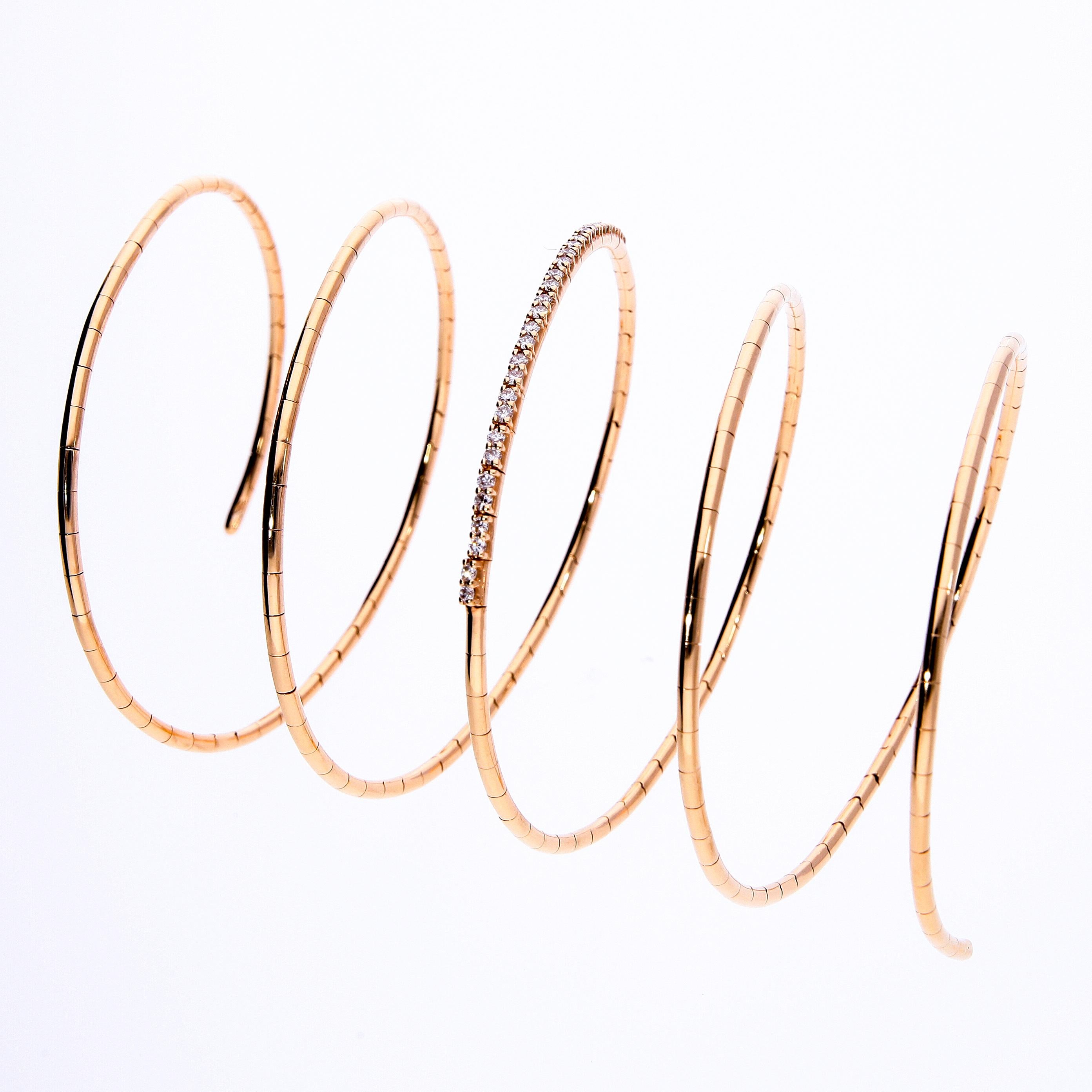Bracelet en spirale élastique en or rose 18 carats avec 0,54 carat de diamants, fabriqué en Italie en vente 2