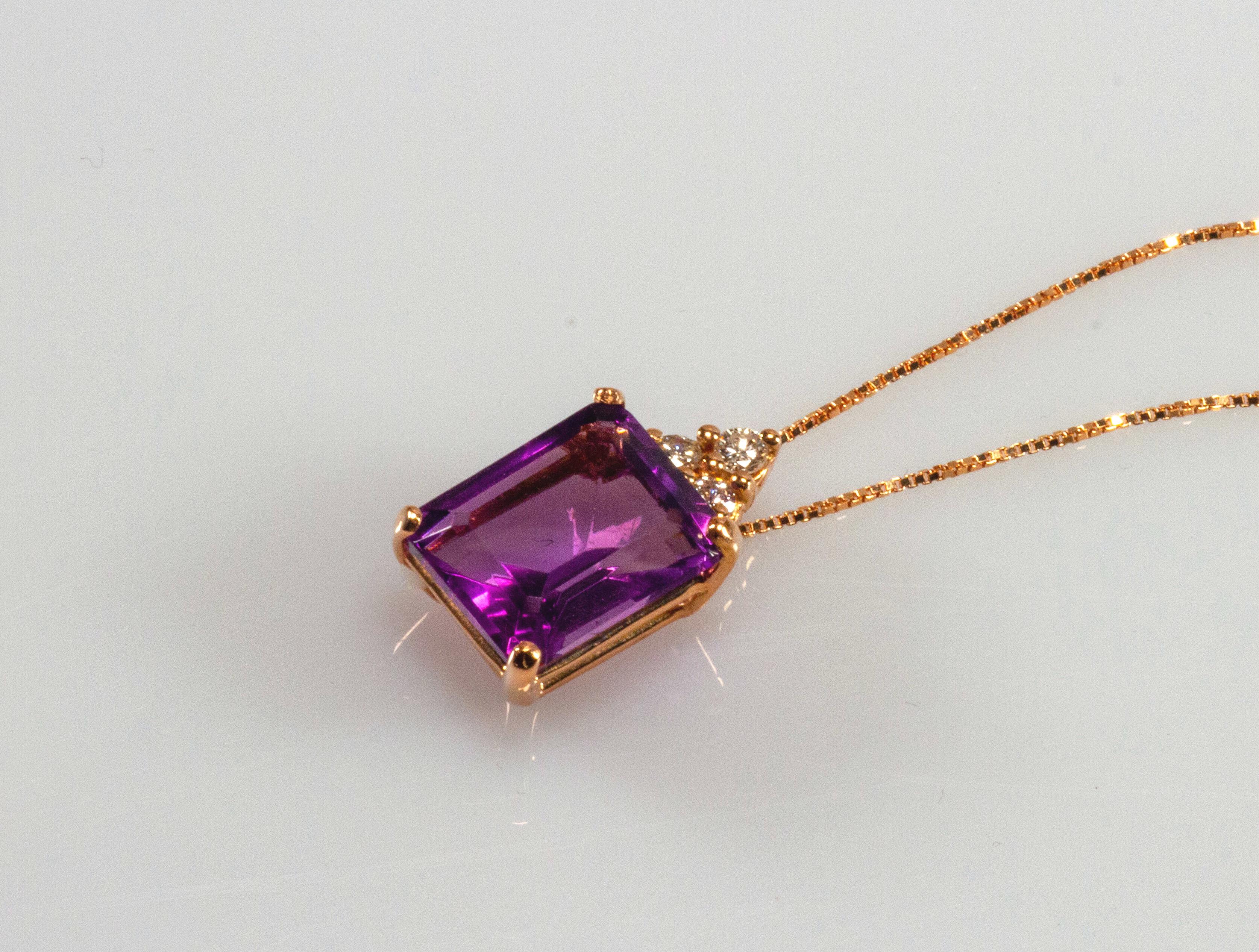 Modern Rose Gold 18 Karat 4.20 Carat Purple Amethyst and Diamond Necklace For Sale