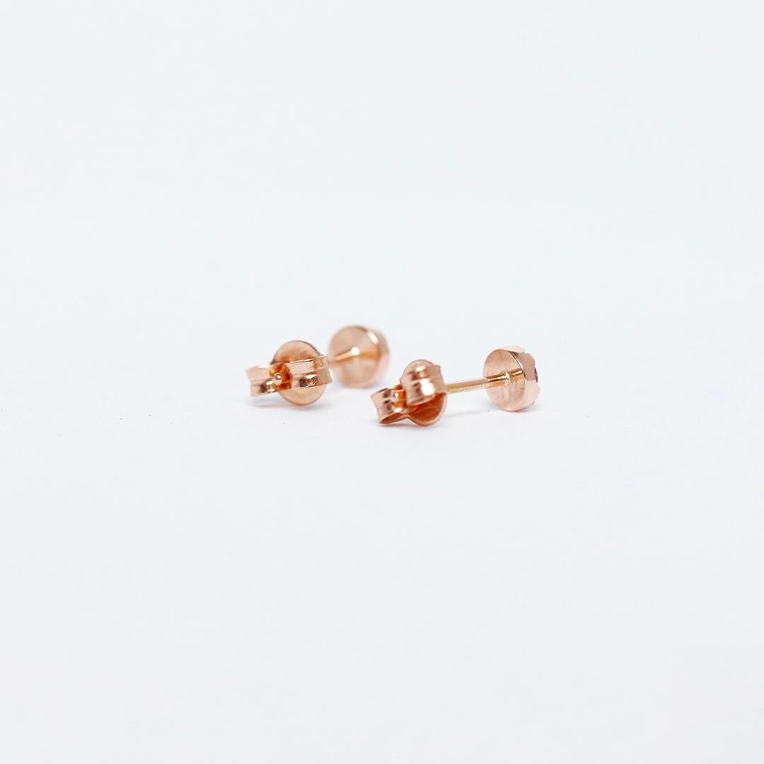 Taglio brillante Orecchini con diamante Padparadscha, zaffiro e spinello in oro rosa da 5 mm in vendita
