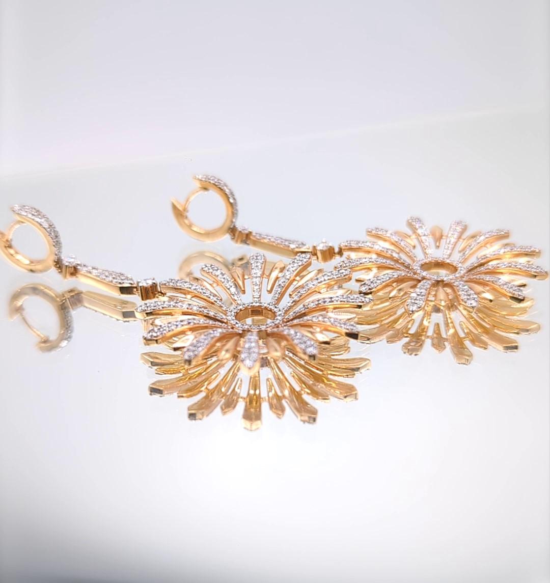 Rose Gold and Diamond Edelweiss Sunshine Hoop Pendant Earrings In New Condition For Sale In Bilbao, ES