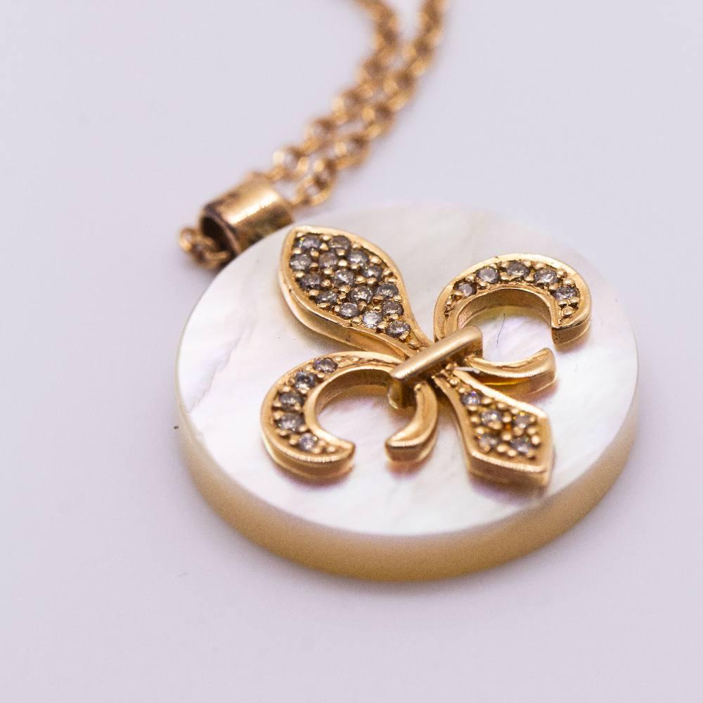Rose Gold and Diamonds LIS FLOWER Necklace For Sale 2