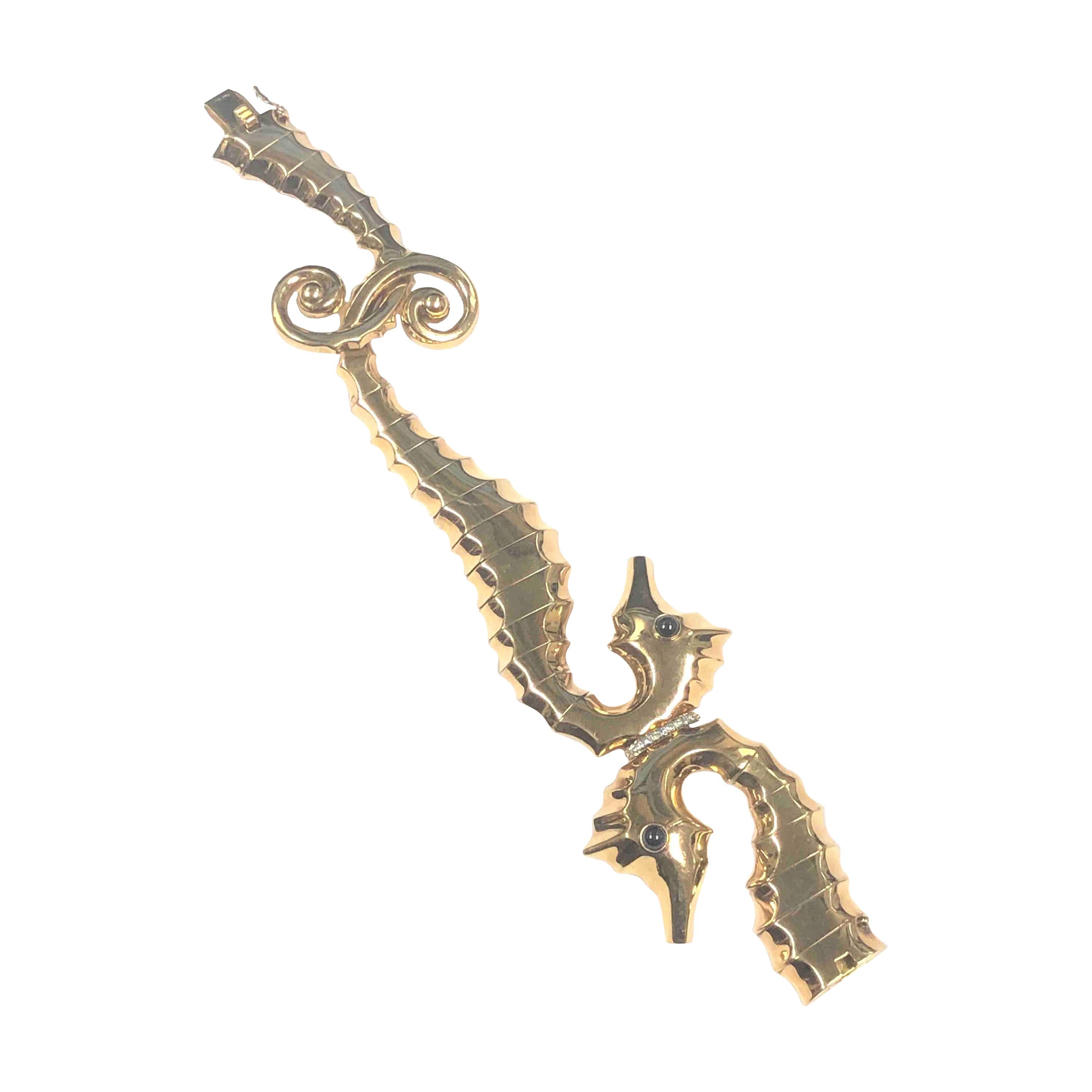 Circa 1940s Retro 18K Rose Gold Double Headed Sea Horse Bracelet, measuring 1 3/4 inches wide at the top, 8 inches in length and weighs 87.6 Grams. this piece is incredibly well made and detailed with each link being hinged for great flexibility.