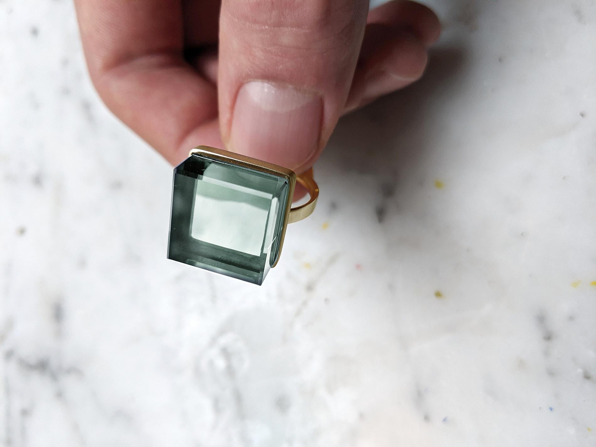 Rose Gold Art Deco Style Men's Ring with Natural Transparent Light Green Quartz For Sale 2