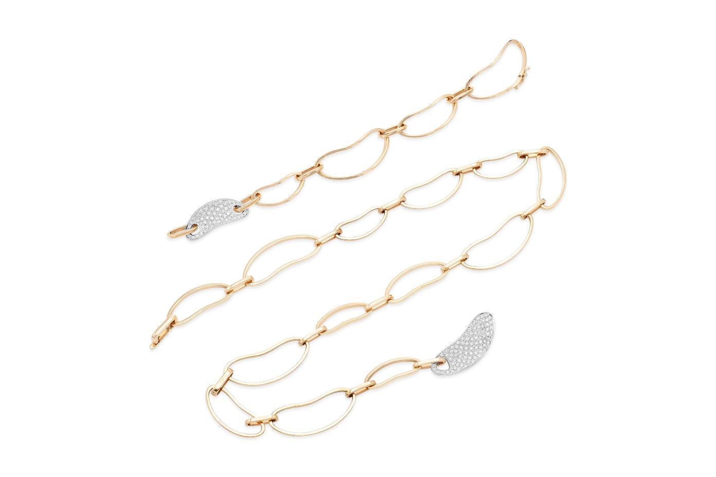 Rose Gold Bean Link Necklace with Diamonds In Good Condition For Sale In New York, NY