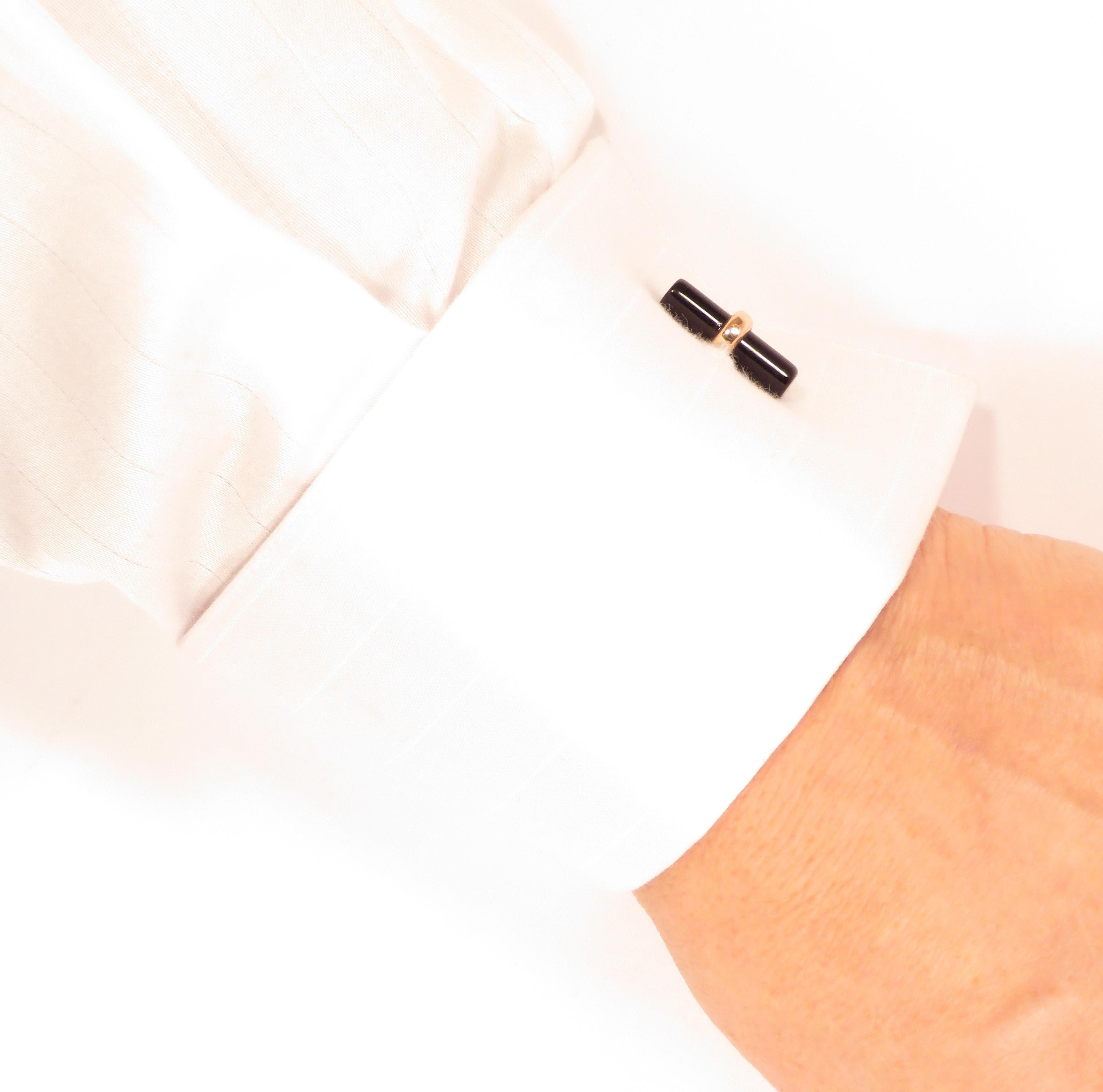 Contemporary cufflinks handcrafted in 9 karat rose gold featuring four natural black onyx bars. Gemstones size is: length 20 mm - diameter 5 mm / length 0.787 inches - diameter 0.196 inches. They are marked with the Italian Gold Mark 375 and Botta