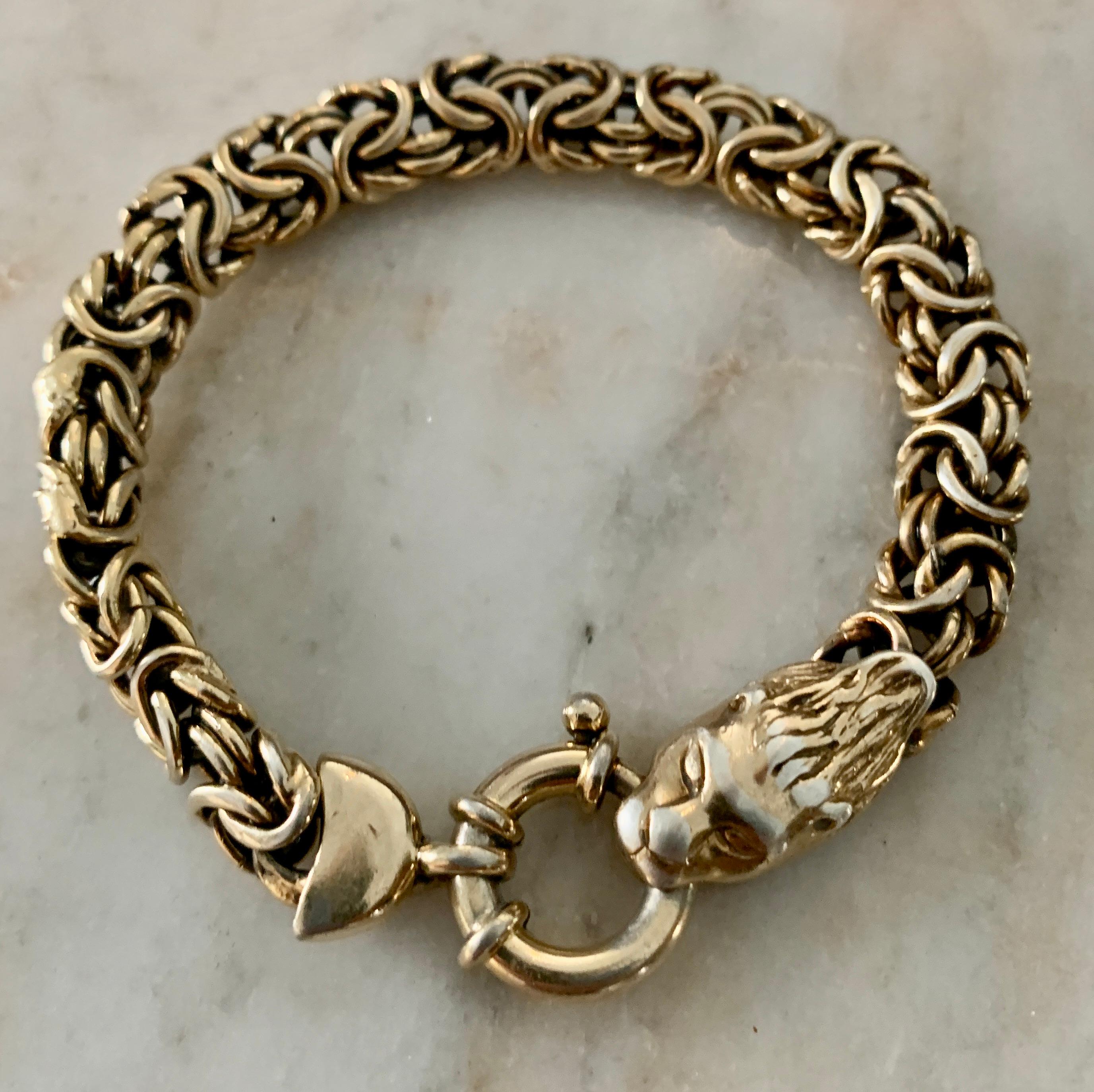 Beautiful chain mail bracelet, sexy and very and interesting with a lion closure.

When laid flat and open 7.5