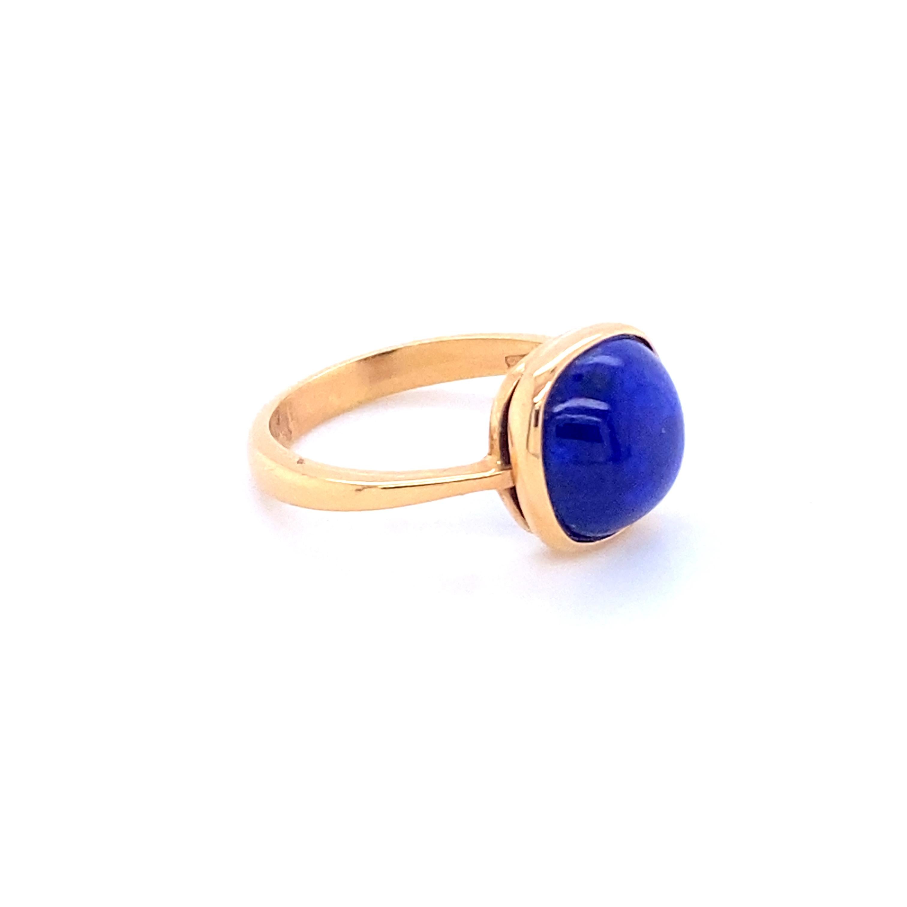 Rose gold cocktail ring with a Lapis Lazuli
Cocktail ring in 18 Carat pink gold surmounted by a Cabochon Lapis Lazuli which measures 1 cm in length and 1 cm in width. 
This ring is ideal in accumulation with other colored rings like that rings with