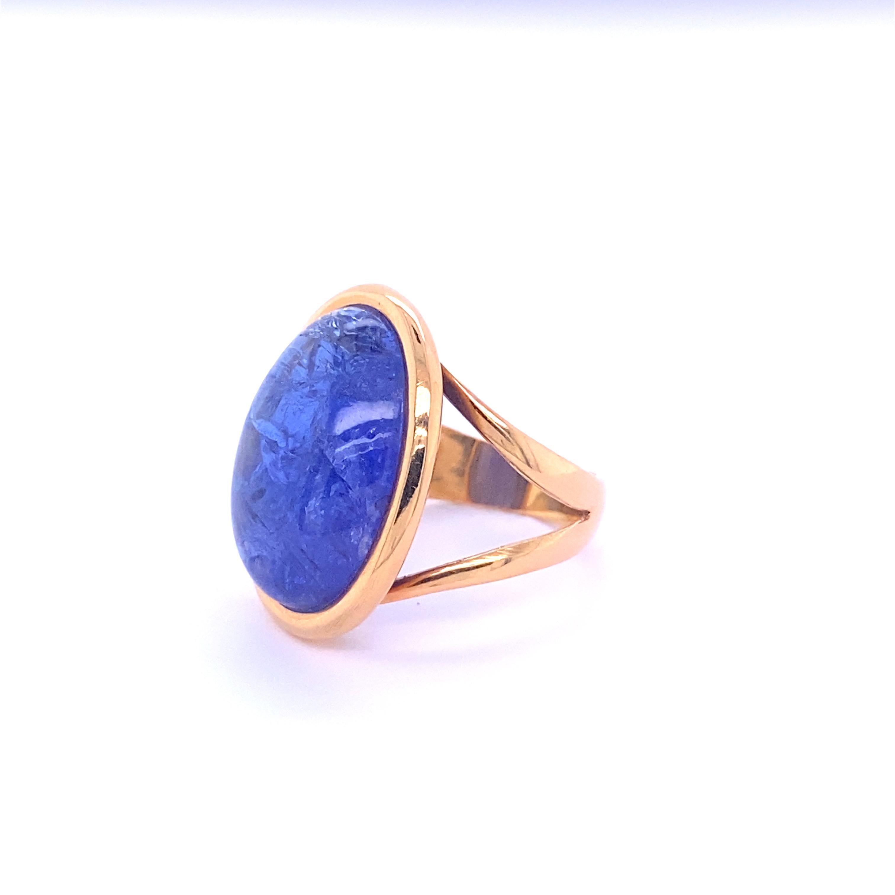 Discover the sumptuous radiance of our magnificent 18-carat rose gold cocktail ring, showcasing a dazzling 0.23-carat tanzanite at the apex of its refined design. This exceptional piece gracefully measures 2.1 centimeters in length and 1.4
