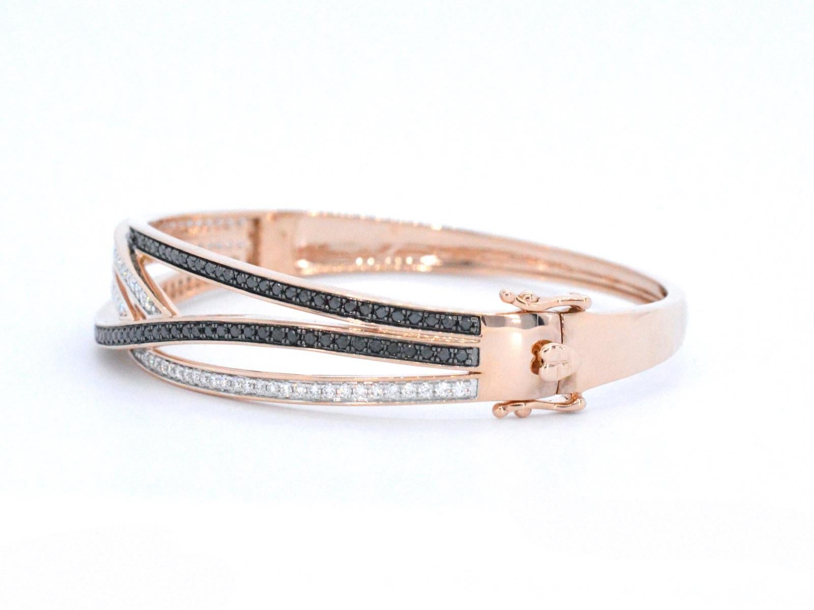 Contemporary Rose Gold Design Bracelet with White and Black Brilliant Diamonds For Sale