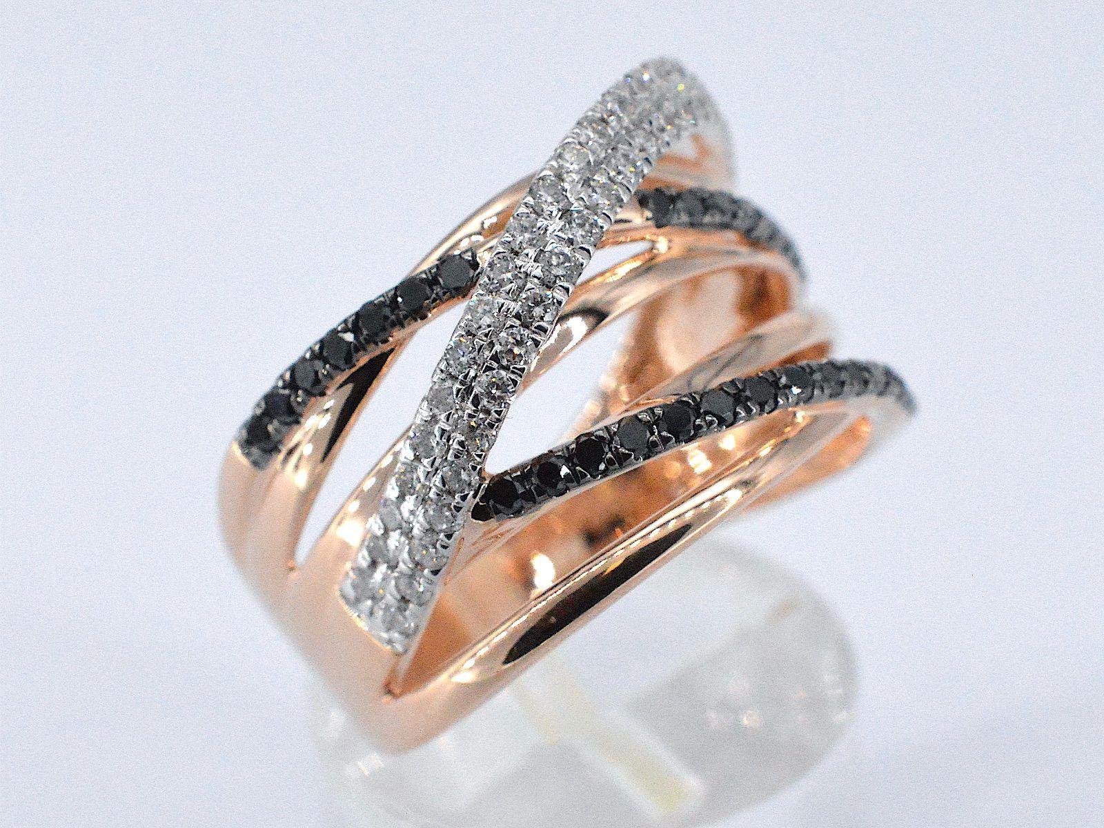 Rose Gold Design Ring with White and Black Brilliant Diamonds In New Condition For Sale In AMSTELVEEN, NH