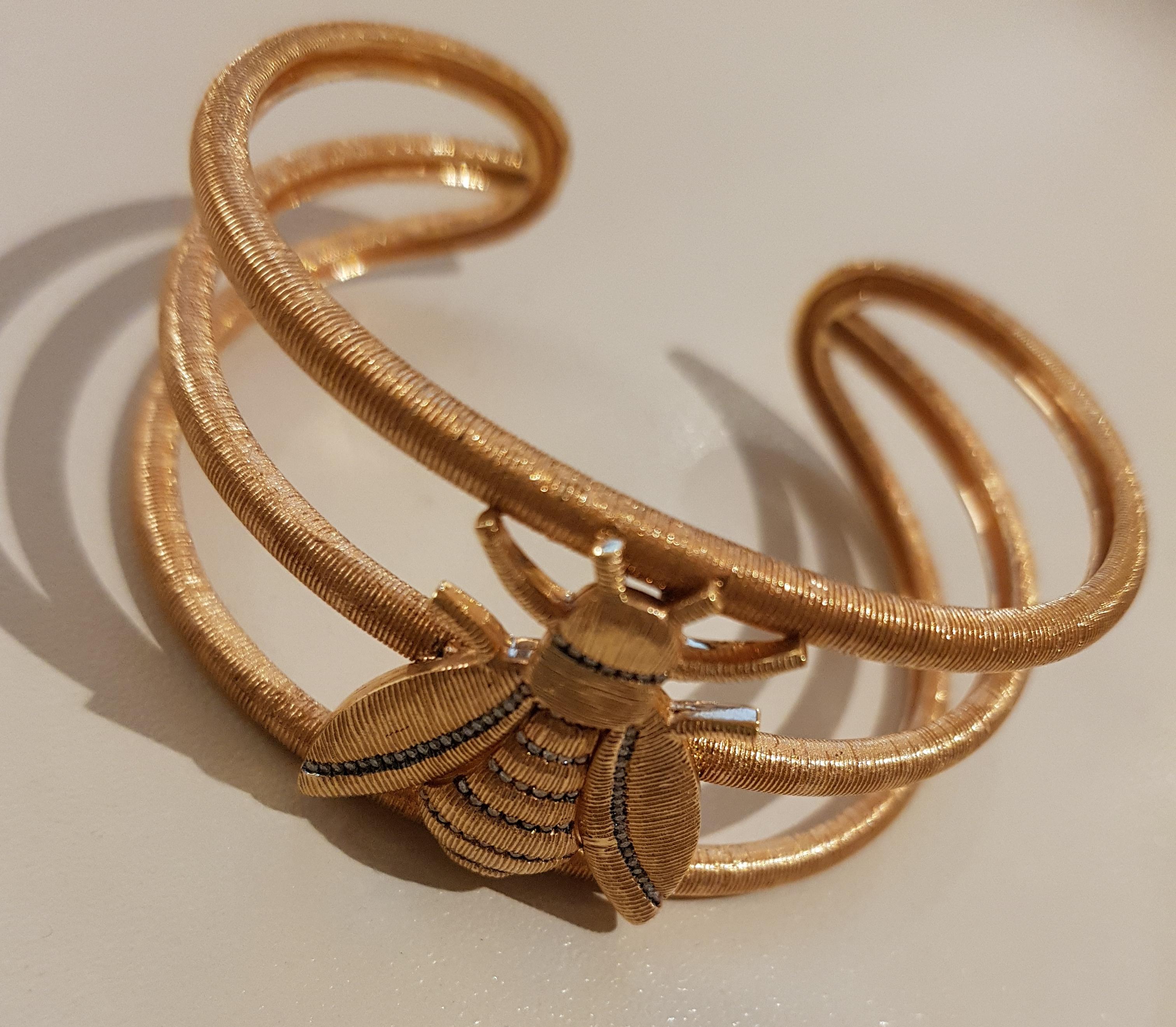 Rose Gold Diamond Bee Cuff Bracelet In New Condition For Sale In Findikli, Beyoglu