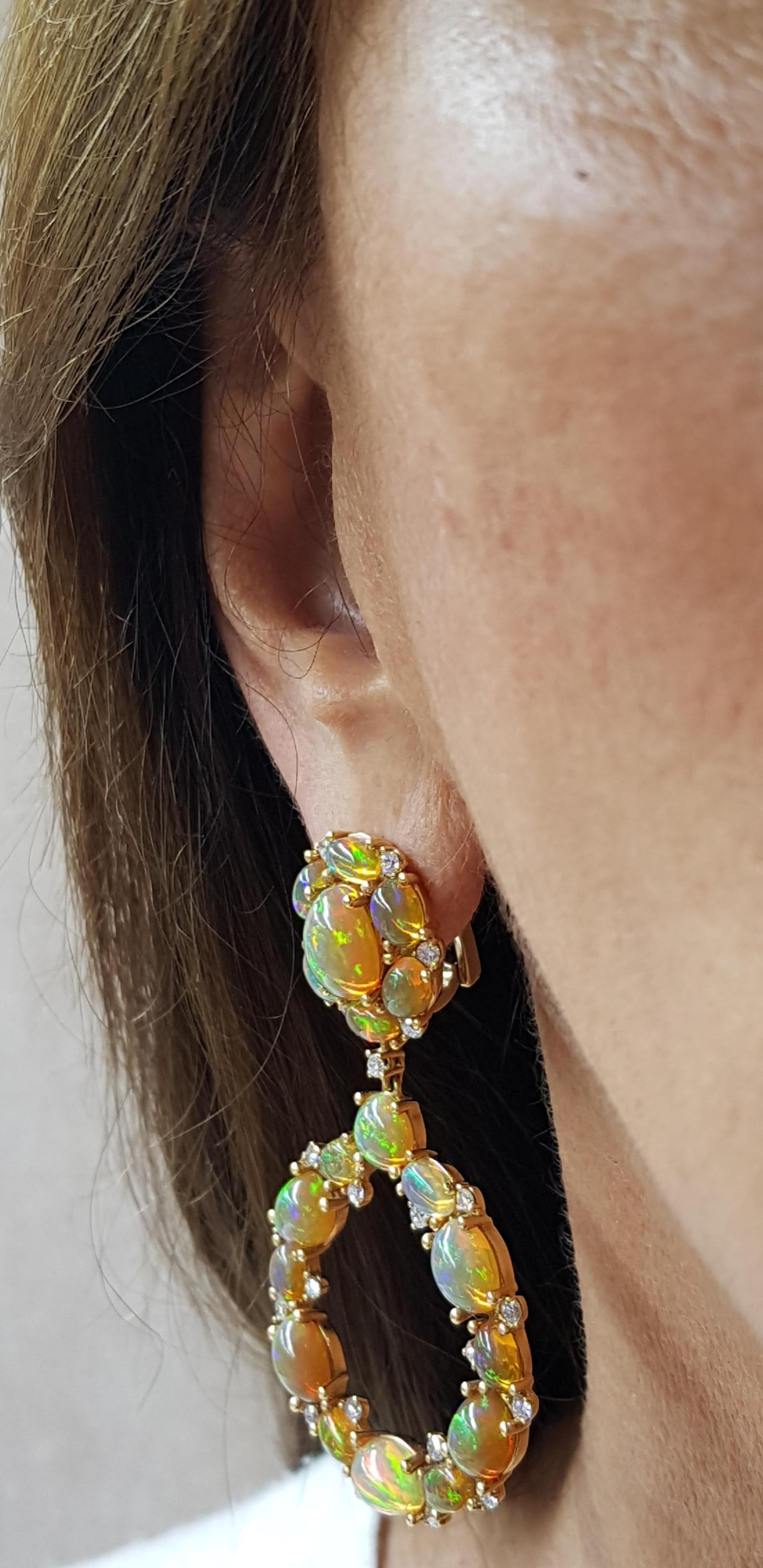 Rose Gold Diamond Cabochon Opal Earrings (Rundschliff) im Angebot