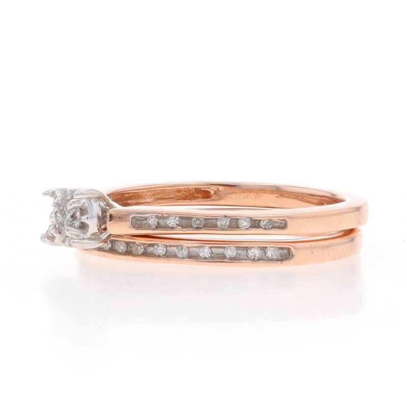 Bague de fiançailles et alliance en or rose - 10k Round Brilliant .14ctw Pour femmes en vente