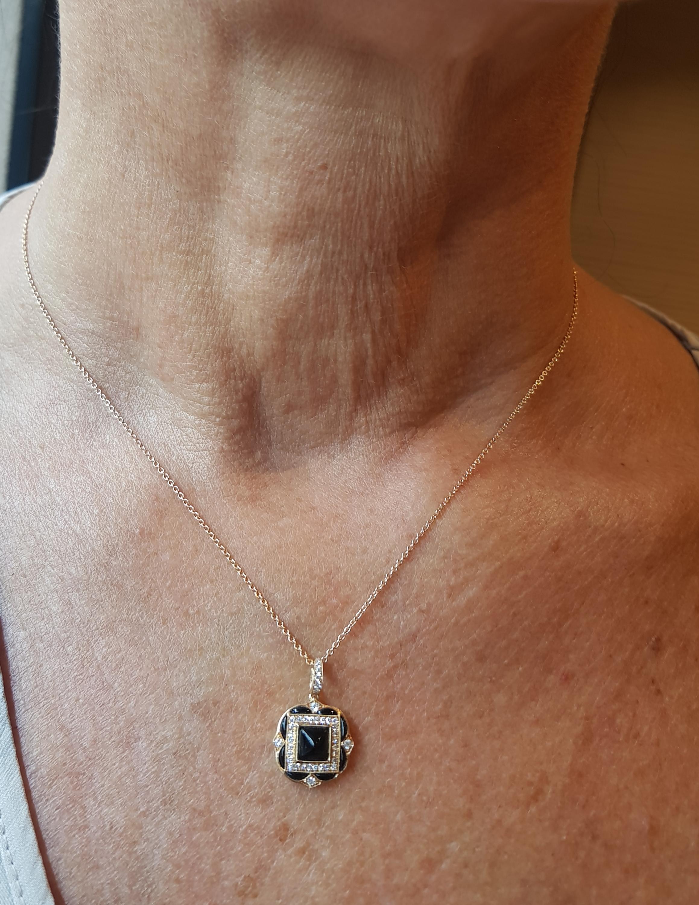 18 Karat Rose Gold Diamonds Onyx  Art Deco  Necklace
0,18 Carat Diamond
6,25 Carat Onyx
