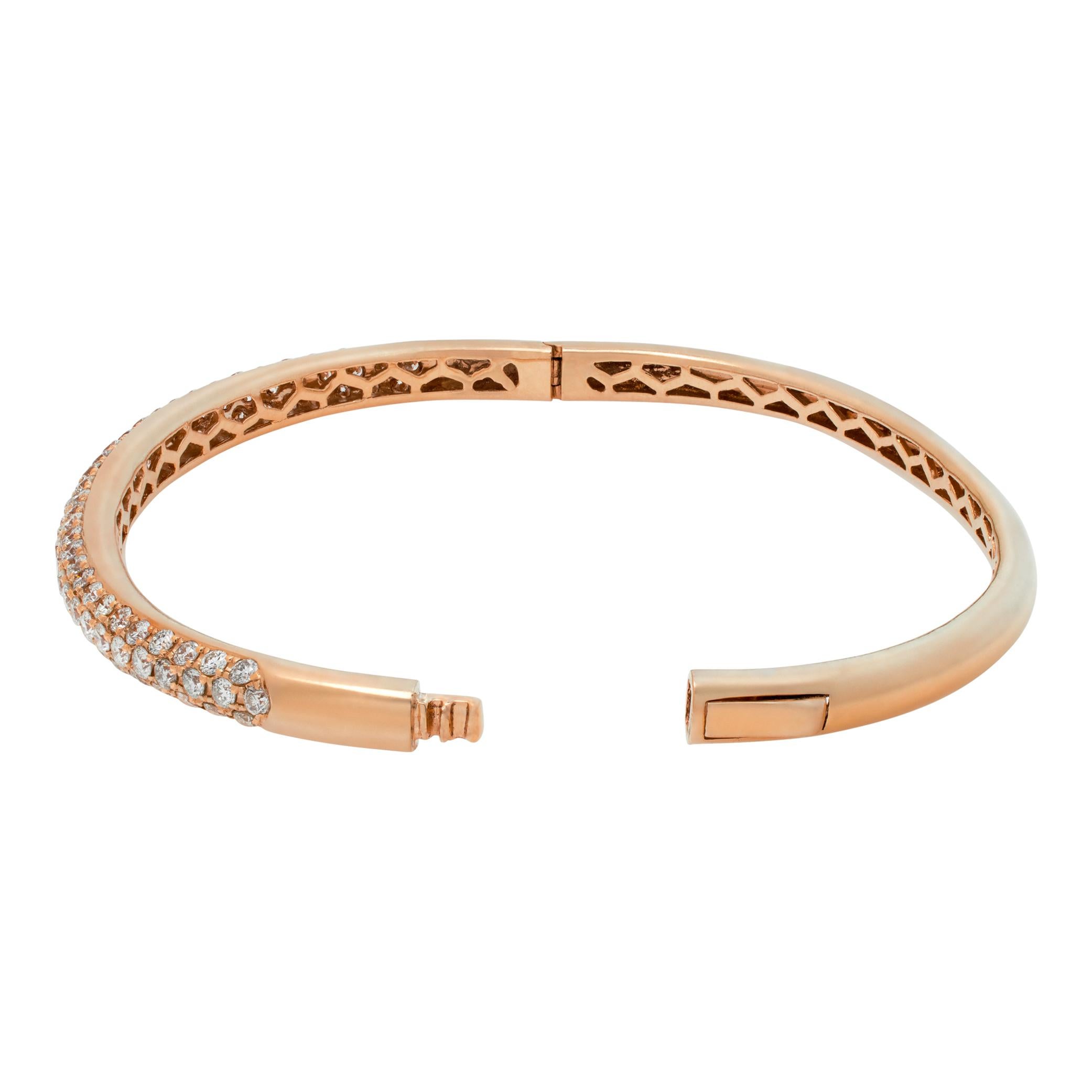 Bracelet semi éternel en or rose 18 carats avec 2.50 carats de diamants ronds de taille brillant (couleur G-H, pureté VS). S'adapte aux poignets jusqu'à 7 pouces.

