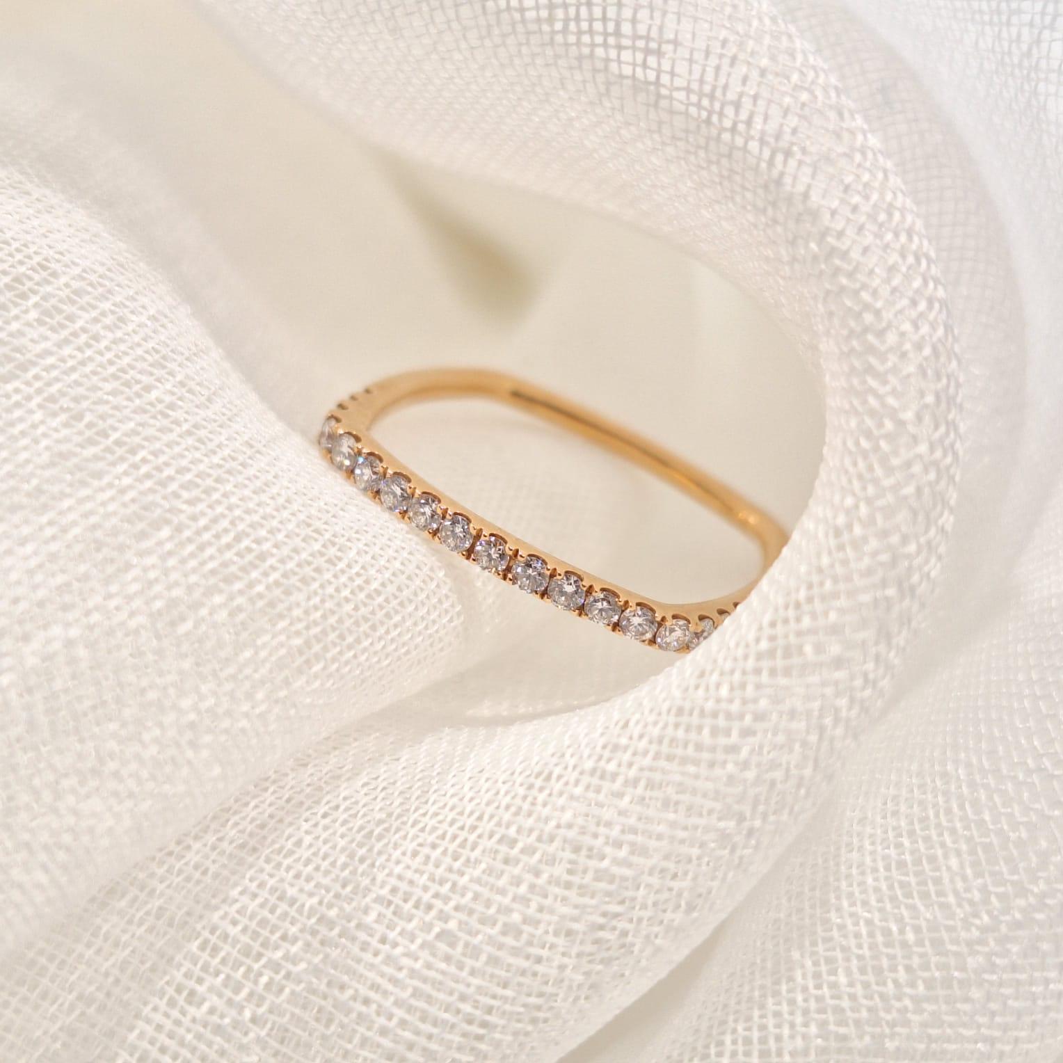 Taille ronde Anneau de mariage carré en or rose avec diamant en vente